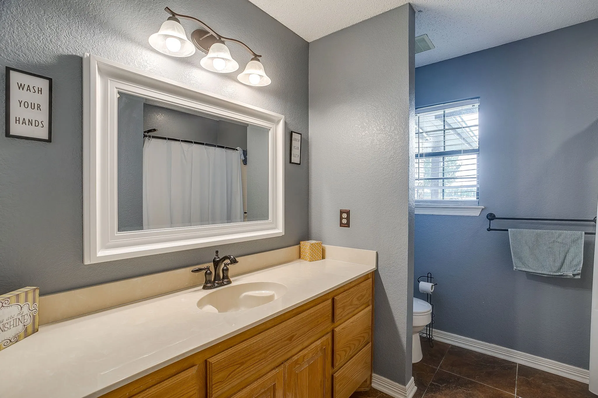 Single Family Residence For Sale in Ellis County , 1050 Hampel Road, Palmer, Texas 75152, 4 Bedroom, 2 Bathroom, 2 Garage spaces, 2,431 Sqft, built in 1998, mls#21284768, Real Estate Agent in Palmer, Homes For Sale in Ellis county, Homes For Sale in Palmer, Realtor in Palmer Texas, Real Estate Brokerage Independent Realty Texas, Luminita Cordes Realtor