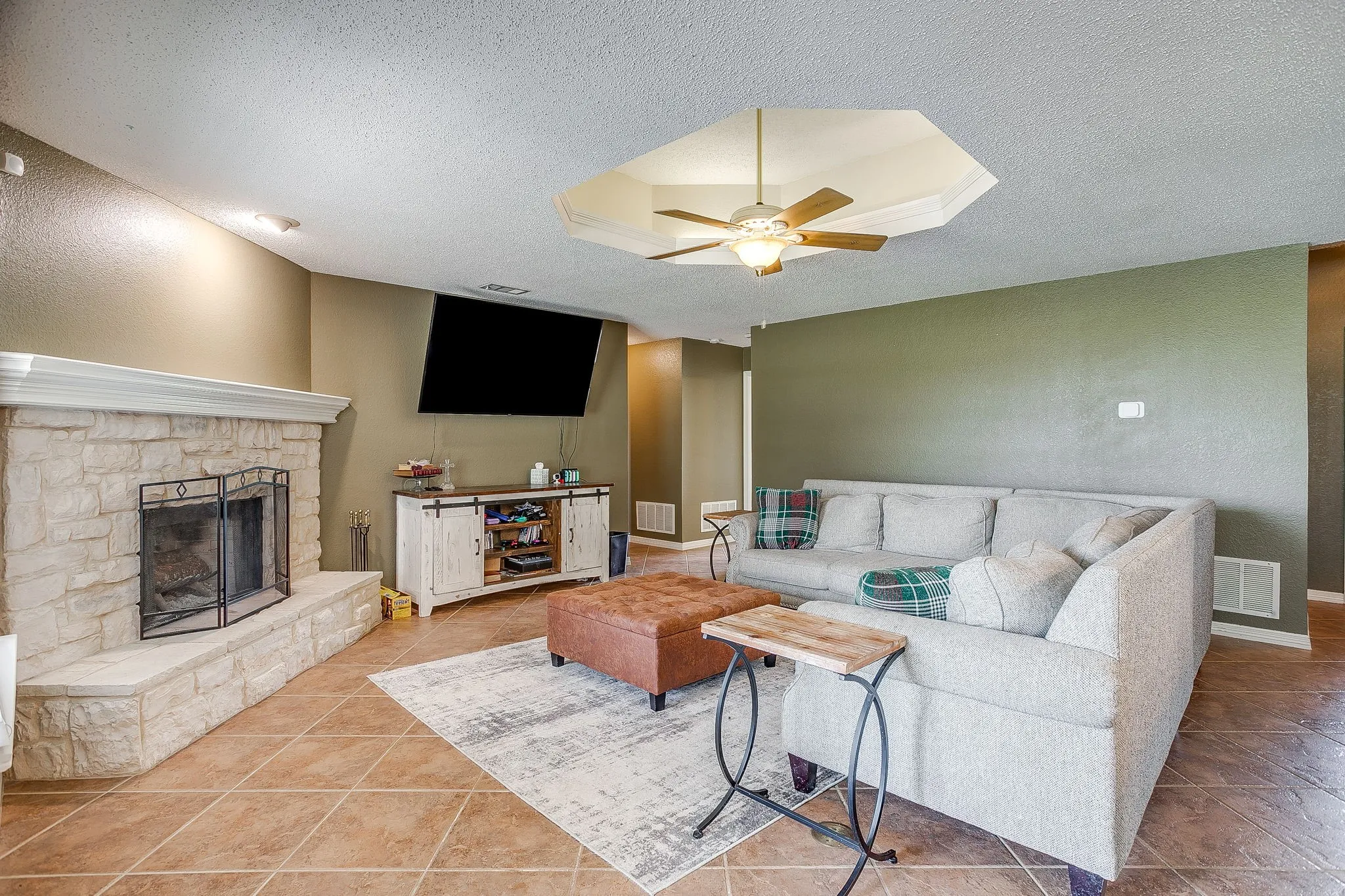 Single Family Residence For Sale in Ellis County , 1050 Hampel Road, Palmer, Texas 75152, 4 Bedroom, 2 Bathroom, 2 Garage spaces, 2,431 Sqft, built in 1998, mls#21284768, Real Estate Agent in Palmer, Homes For Sale in Ellis county, Homes For Sale in Palmer, Realtor in Palmer Texas, Real Estate Brokerage Independent Realty Texas, Luminita Cordes Realtor
