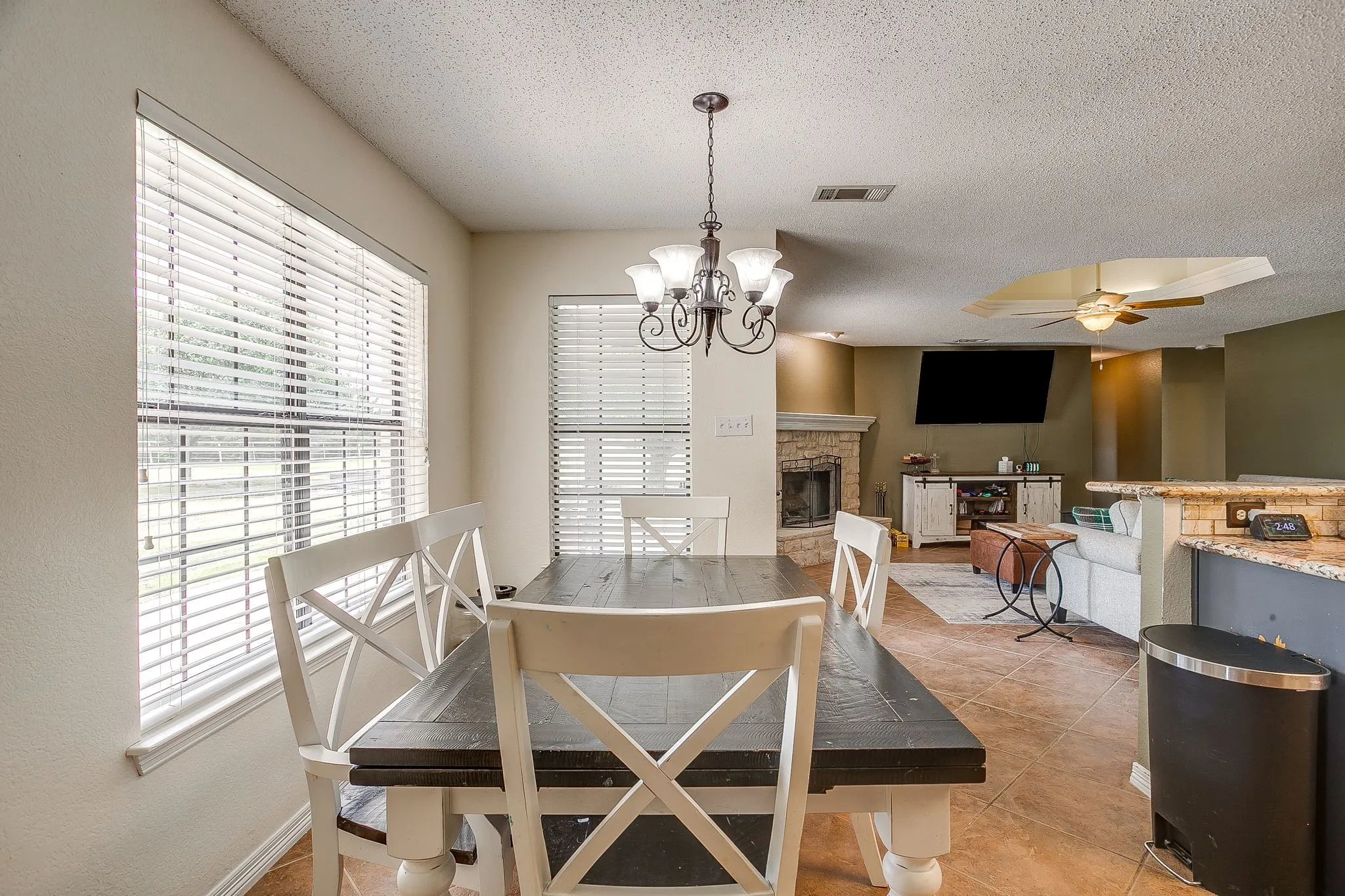 Single Family Residence For Sale in Ellis County , 1050 Hampel Road, Palmer, Texas 75152, 4 Bedroom, 2 Bathroom, 2 Garage spaces, 2,431 Sqft, built in 1998, mls#21284768, Real Estate Agent in Palmer, Homes For Sale in Ellis county, Homes For Sale in Palmer, Realtor in Palmer Texas, Real Estate Brokerage Independent Realty Texas, Luminita Cordes Realtor