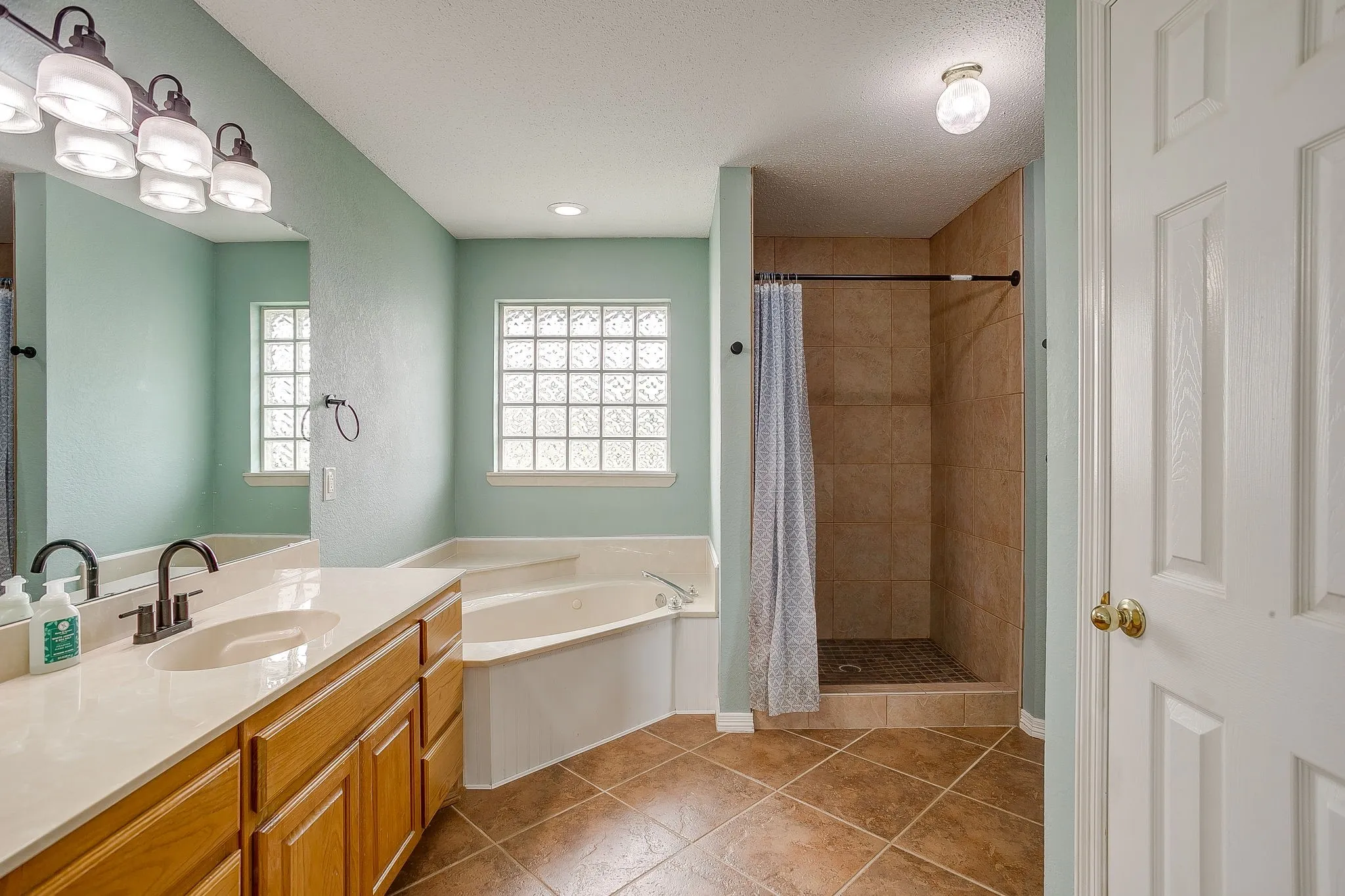 Single Family Residence For Sale in Ellis County , 1050 Hampel Road, Palmer, Texas 75152, 4 Bedroom, 2 Bathroom, 2 Garage spaces, 2,431 Sqft, built in 1998, mls#21284768, Real Estate Agent in Palmer, Homes For Sale in Ellis county, Homes For Sale in Palmer, Realtor in Palmer Texas, Real Estate Brokerage Independent Realty Texas, Luminita Cordes Realtor