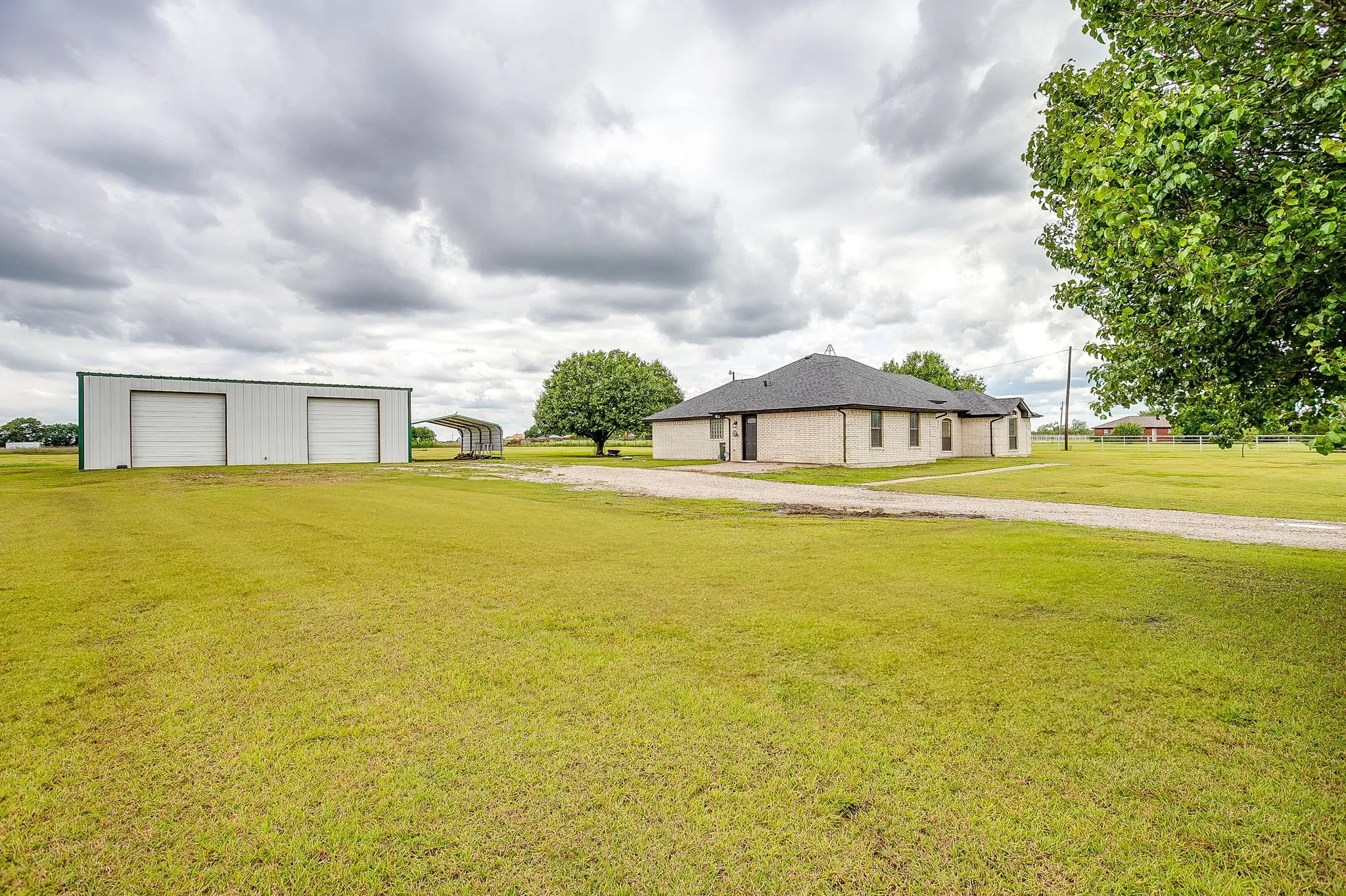Single Family Residence For Sale in Ellis County , 1050 Hampel Road, Palmer, Texas 75152, 4 Bedroom, 2 Bathroom, 2 Garage spaces, 2,431 Sqft, built in 1998, mls#21284768, Real Estate Agent in Palmer, Homes For Sale in Ellis county, Homes For Sale in Palmer, Realtor in Palmer Texas, Real Estate Brokerage Independent Realty Texas, Luminita Cordes Realtor