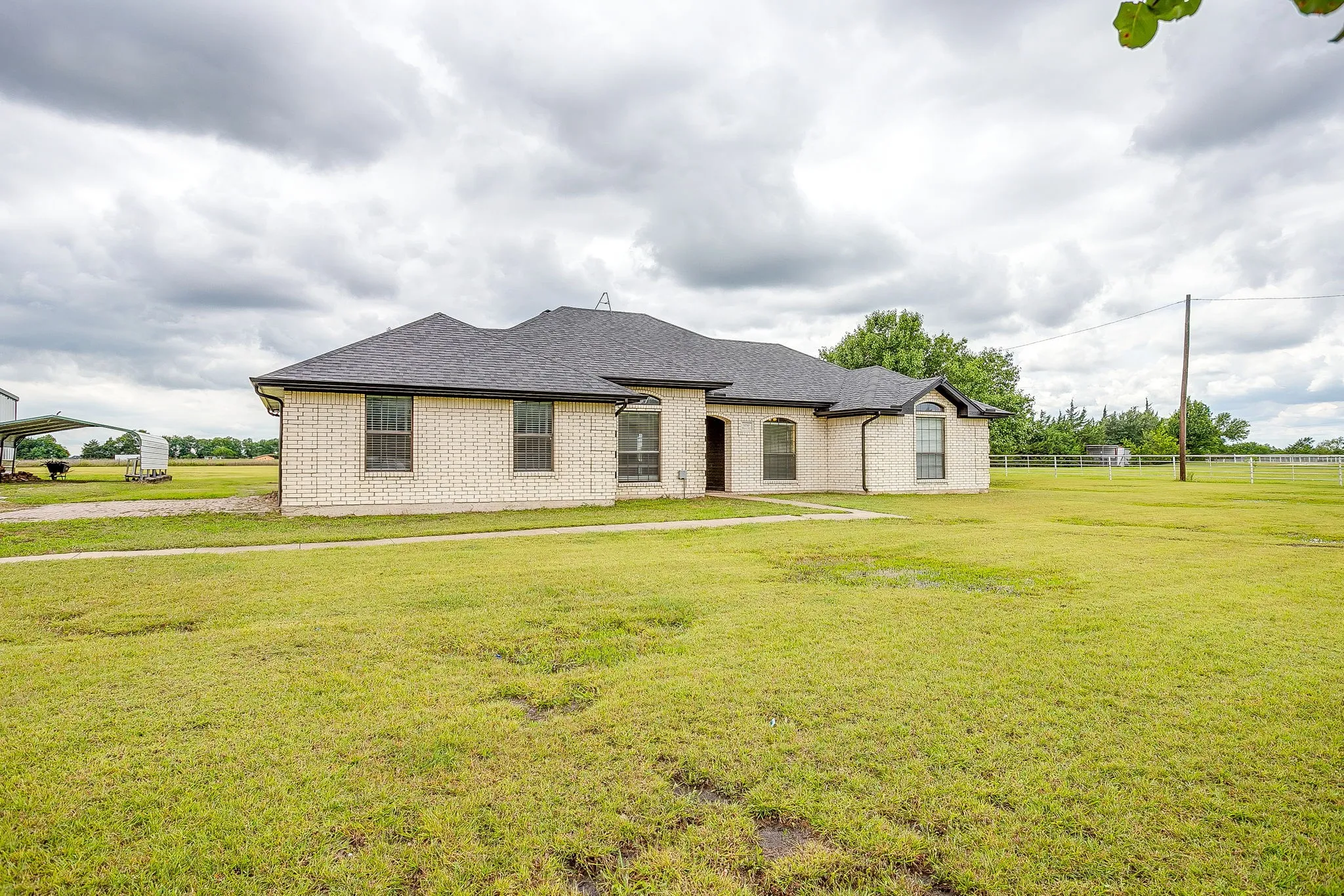 Single Family Residence For Sale in Ellis County , 1050 Hampel Road, Palmer, Texas 75152, 4 Bedroom, 2 Bathroom, 2 Garage spaces, 2,431 Sqft, built in 1998, mls#21284768, Real Estate Agent in Palmer, Homes For Sale in Ellis county, Homes For Sale in Palmer, Realtor in Palmer Texas, Real Estate Brokerage Independent Realty Texas, Luminita Cordes Realtor