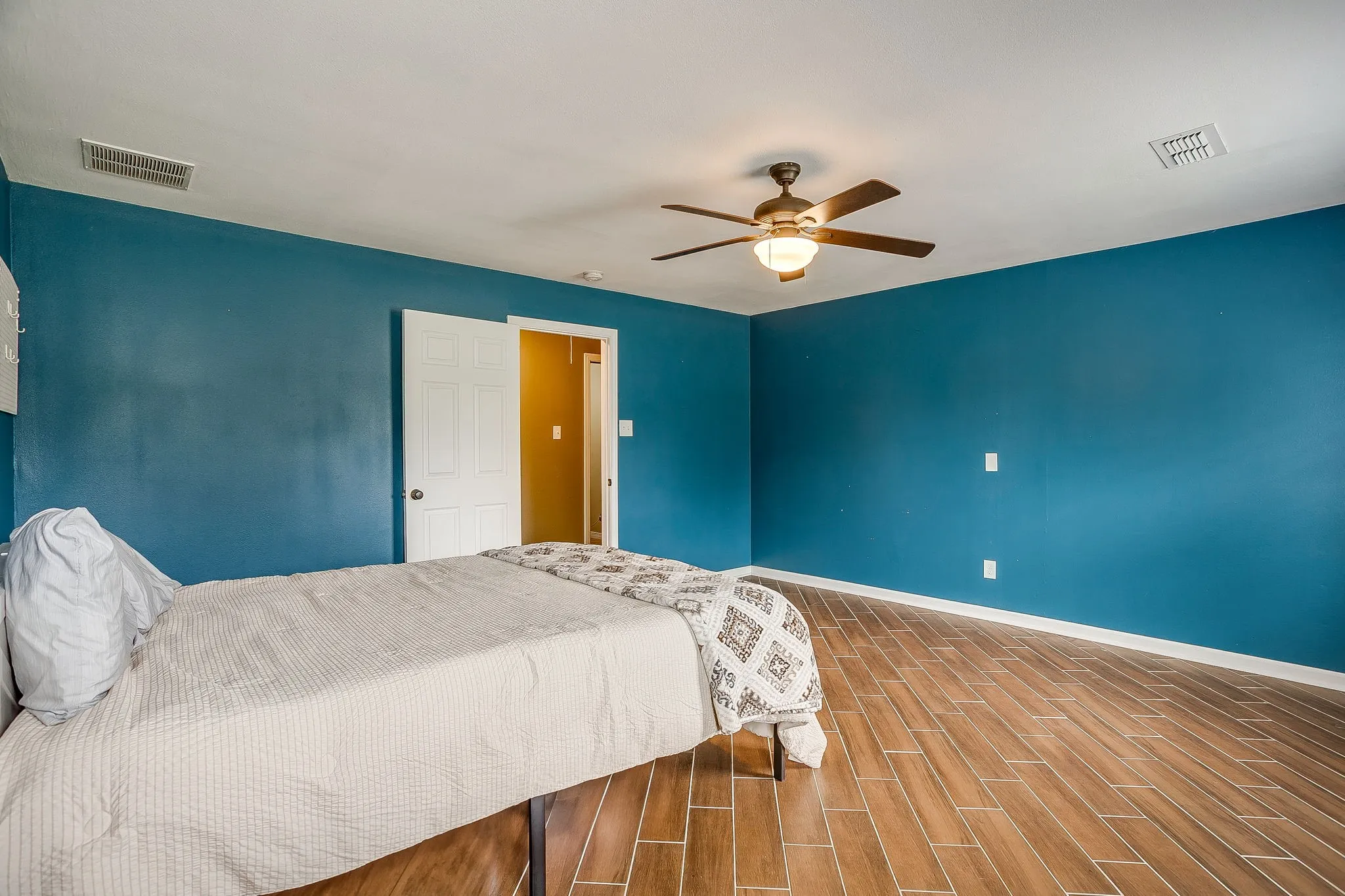 Single Family Residence For Sale in Ellis County , 1050 Hampel Road, Palmer, Texas 75152, 4 Bedroom, 2 Bathroom, 2 Garage spaces, 2,431 Sqft, built in 1998, mls#21284768, Real Estate Agent in Palmer, Homes For Sale in Ellis county, Homes For Sale in Palmer, Realtor in Palmer Texas, Real Estate Brokerage Independent Realty Texas, Luminita Cordes Realtor