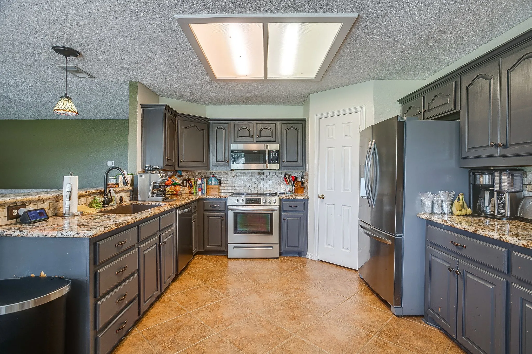 Single Family Residence For Sale in Ellis County , 1050 Hampel Road, Palmer, Texas 75152, 4 Bedroom, 2 Bathroom, 2 Garage spaces, 2,431 Sqft, built in 1998, mls#21284768, Real Estate Agent in Palmer, Homes For Sale in Ellis county, Homes For Sale in Palmer, Realtor in Palmer Texas, Real Estate Brokerage Independent Realty Texas, Luminita Cordes Realtor