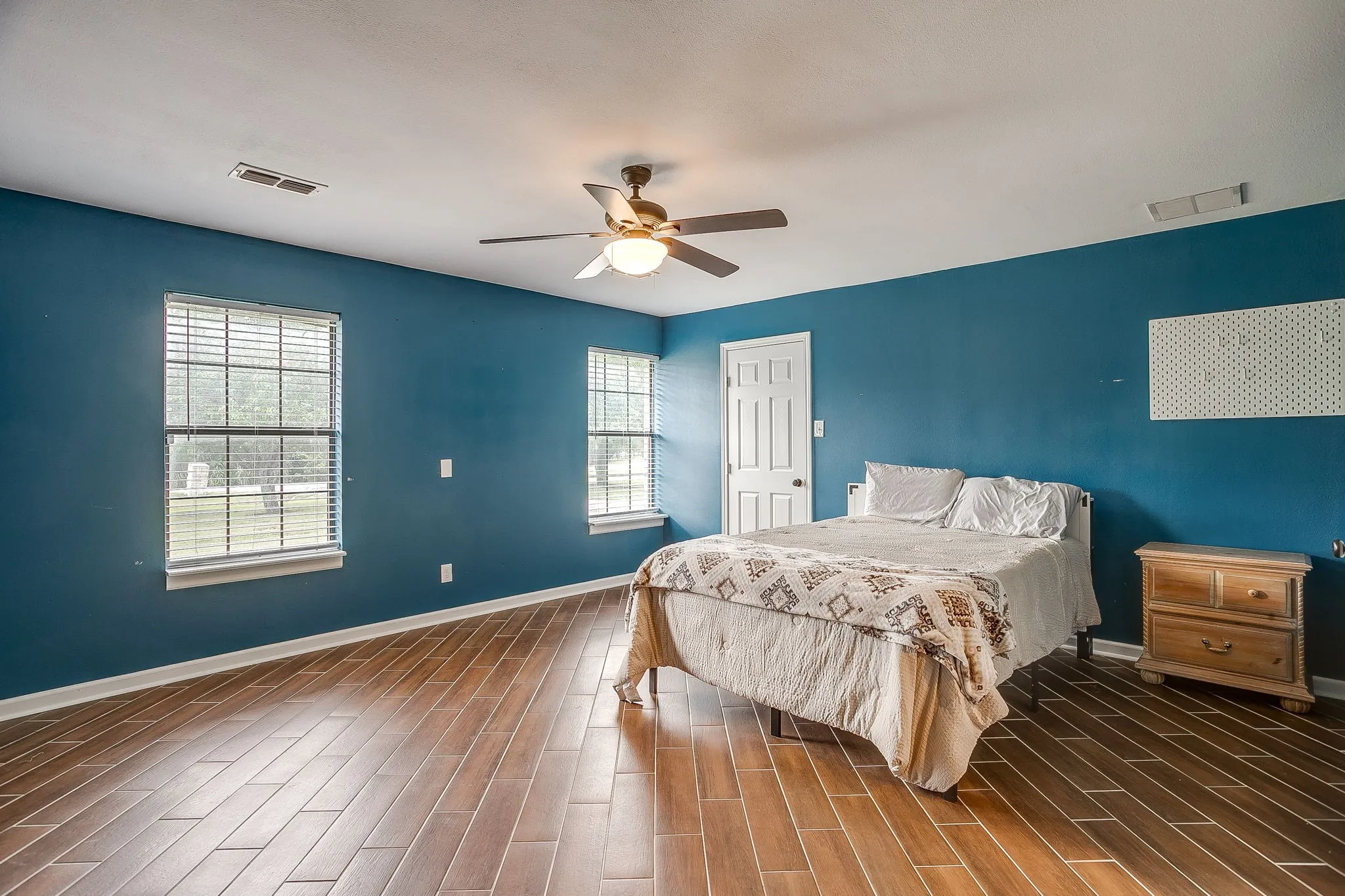 Single Family Residence For Sale in Ellis County , 1050 Hampel Road, Palmer, Texas 75152, 4 Bedroom, 2 Bathroom, 2 Garage spaces, 2,431 Sqft, built in 1998, mls#21284768, Real Estate Agent in Palmer, Homes For Sale in Ellis county, Homes For Sale in Palmer, Realtor in Palmer Texas, Real Estate Brokerage Independent Realty Texas, Luminita Cordes Realtor