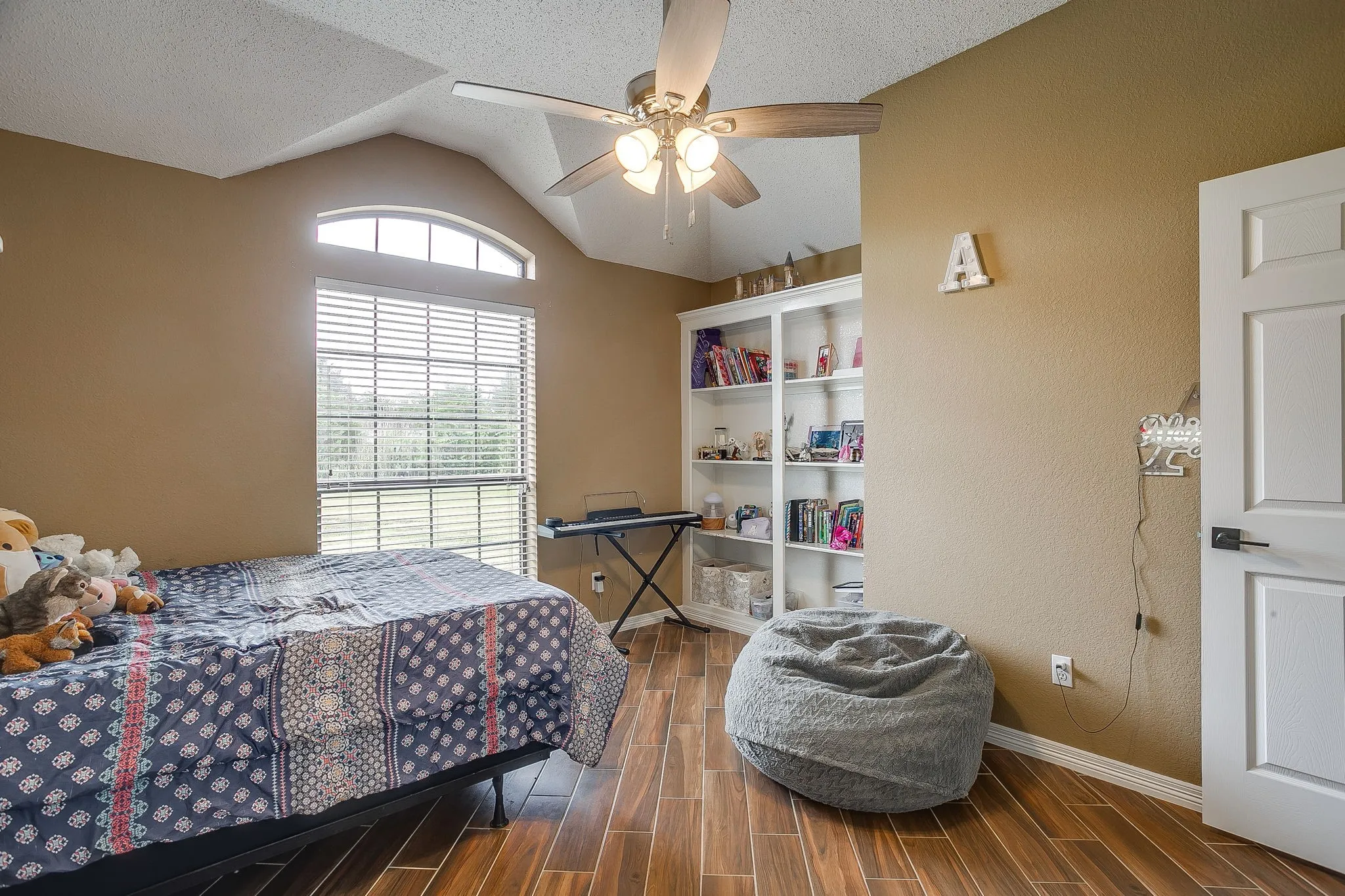 Single Family Residence For Sale in Ellis County , 1050 Hampel Road, Palmer, Texas 75152, 4 Bedroom, 2 Bathroom, 2 Garage spaces, 2,431 Sqft, built in 1998, mls#21284768, Real Estate Agent in Palmer, Homes For Sale in Ellis county, Homes For Sale in Palmer, Realtor in Palmer Texas, Real Estate Brokerage Independent Realty Texas, Luminita Cordes Realtor