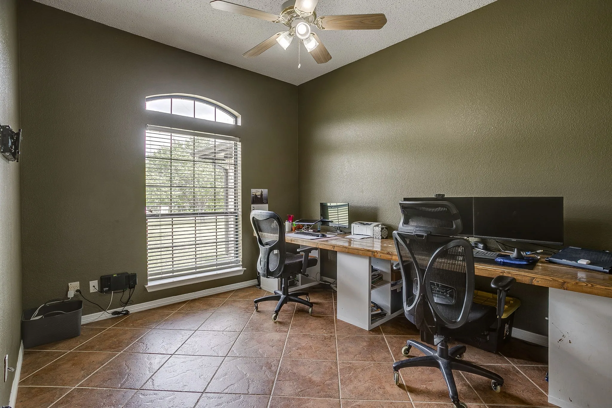 Single Family Residence For Sale in Ellis County , 1050 Hampel Road, Palmer, Texas 75152, 4 Bedroom, 2 Bathroom, 2 Garage spaces, 2,431 Sqft, built in 1998, mls#21284768, Real Estate Agent in Palmer, Homes For Sale in Ellis county, Homes For Sale in Palmer, Realtor in Palmer Texas, Real Estate Brokerage Independent Realty Texas, Luminita Cordes Realtor