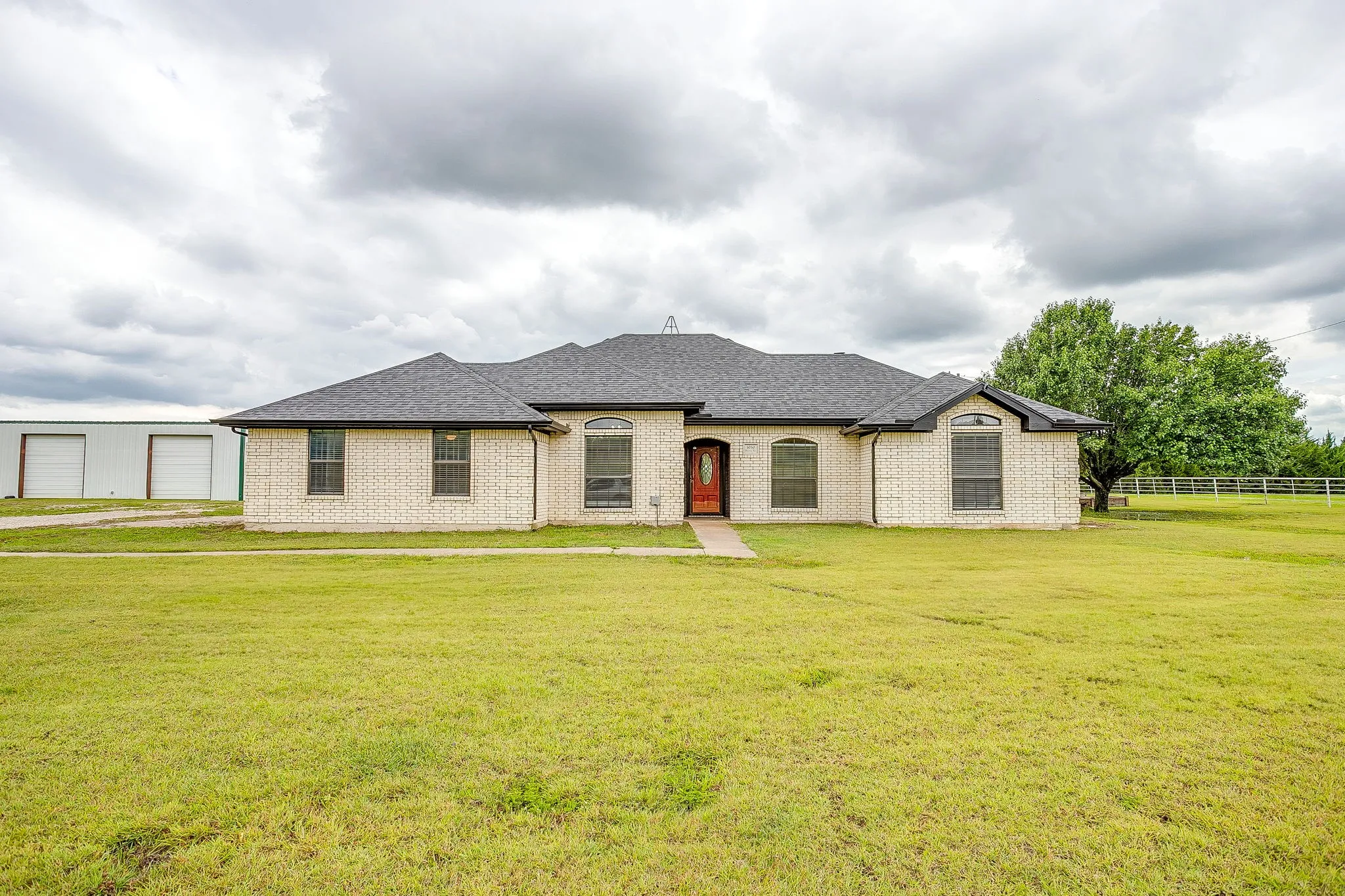 Single Family Residence For Sale in Ellis County , 1050 Hampel Road, Palmer, Texas 75152, 4 Bedroom, 2 Bathroom, 2 Garage spaces, 2,431 Sqft, built in 1998, mls#21284768, Real Estate Agent in Palmer, Homes For Sale in Ellis county, Homes For Sale in Palmer, Realtor in Palmer Texas, Real Estate Brokerage Independent Realty Texas, Luminita Cordes Realtor
