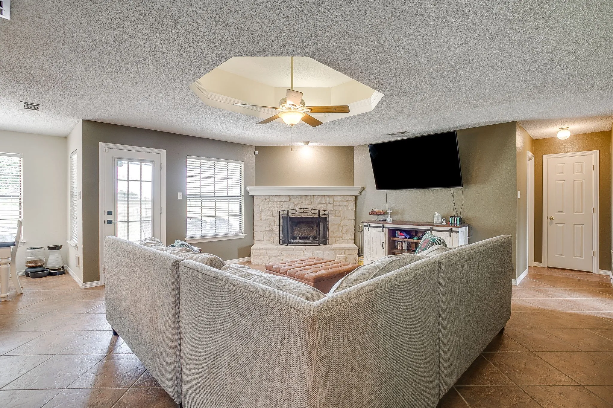 Single Family Residence For Sale in Ellis County , 1050 Hampel Road, Palmer, Texas 75152, 4 Bedroom, 2 Bathroom, 2 Garage spaces, 2,431 Sqft, built in 1998, mls#21284768, Real Estate Agent in Palmer, Homes For Sale in Ellis county, Homes For Sale in Palmer, Realtor in Palmer Texas, Real Estate Brokerage Independent Realty Texas, Luminita Cordes Realtor