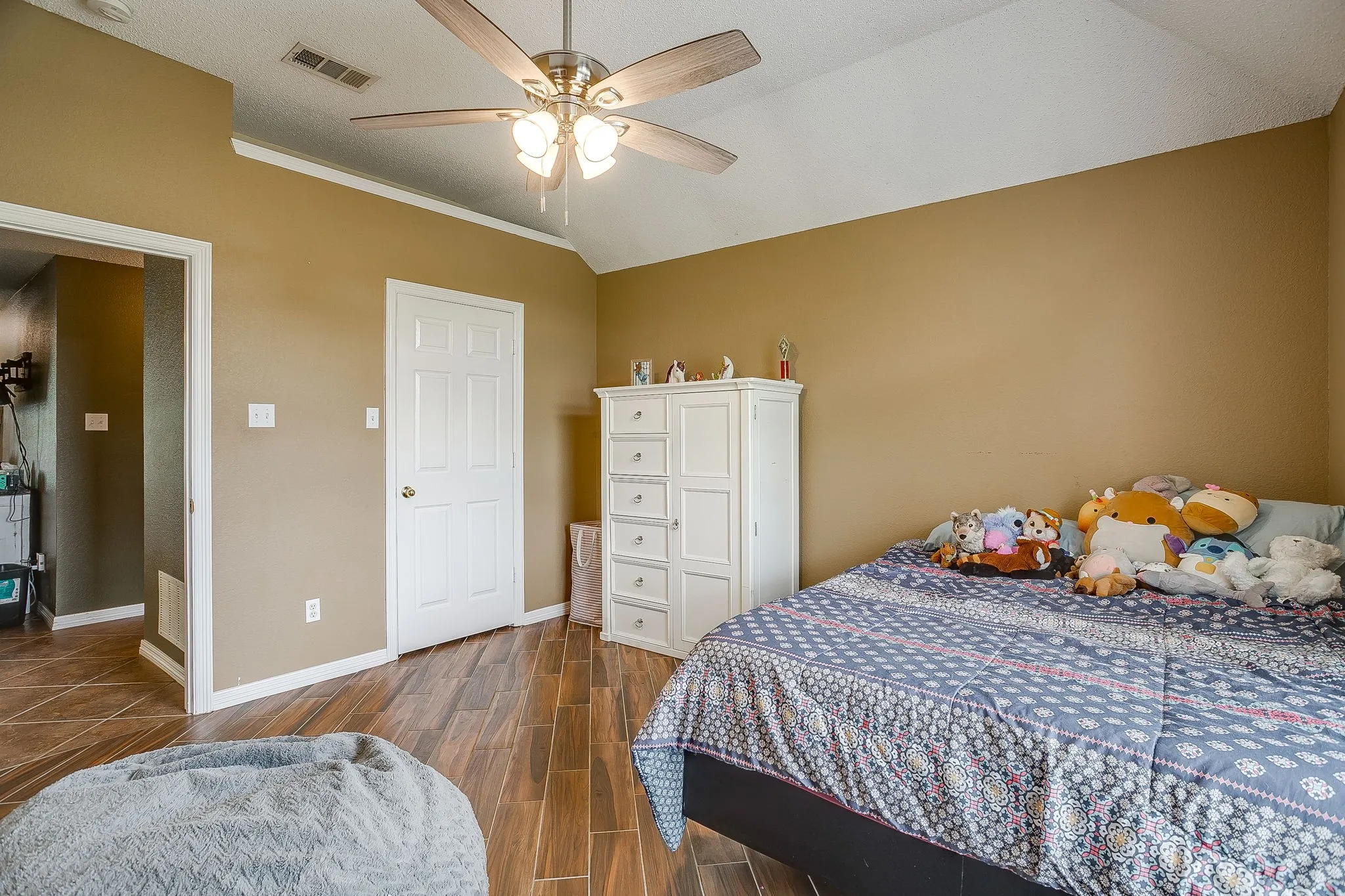 Single Family Residence For Sale in Ellis County , 1050 Hampel Road, Palmer, Texas 75152, 4 Bedroom, 2 Bathroom, 2 Garage spaces, 2,431 Sqft, built in 1998, mls#21284768, Real Estate Agent in Palmer, Homes For Sale in Ellis county, Homes For Sale in Palmer, Realtor in Palmer Texas, Real Estate Brokerage Independent Realty Texas, Luminita Cordes Realtor