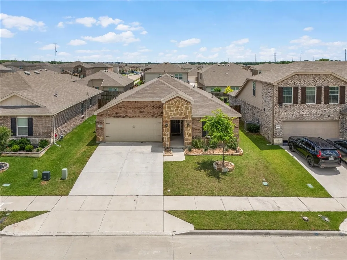 Single Family Residence For Sale in Denton County , 16016 Wanderer Lane, Haslet, Texas 76052, 3 Bedroom, 2 Bathroom, 2 Garage spaces, 1,427 Sqft, built in 2022, mls#21279736, Real Estate Agent in Haslet, Homes For Sale in Denton county, Homes For Sale in Haslet, Realtor in Haslet Texas, Real Estate Brokerage Independent Realty Texas, Luminita Cordes Realtor