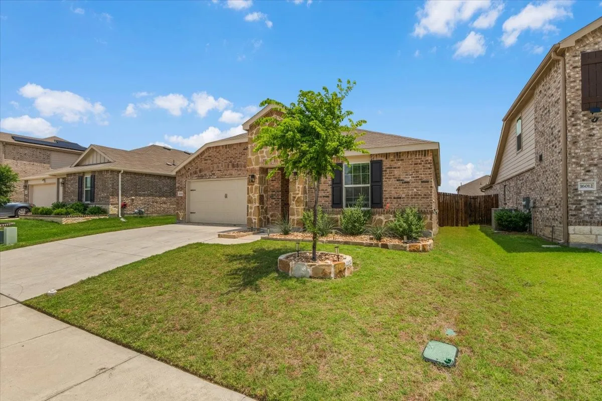 Single Family Residence For Sale in Denton County , 16016 Wanderer Lane, Haslet, Texas 76052, 3 Bedroom, 2 Bathroom, 2 Garage spaces, 1,427 Sqft, built in 2022, mls#21279736, Real Estate Agent in Haslet, Homes For Sale in Denton county, Homes For Sale in Haslet, Realtor in Haslet Texas, Real Estate Brokerage Independent Realty Texas, Luminita Cordes Realtor