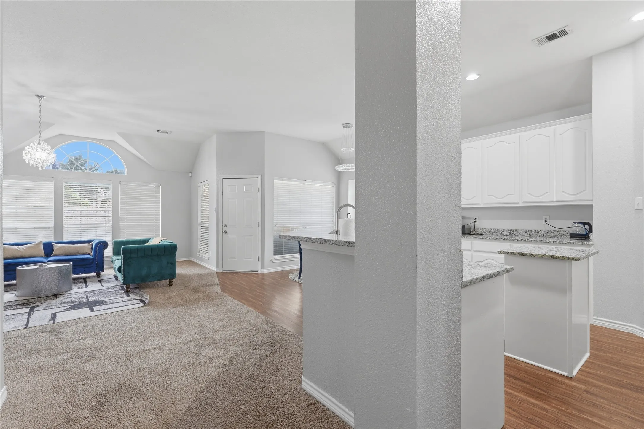 Single Family Residence For Sale in Dallas County , 1700 Wylie Creek Drive, De Soto, Texas 75115, 4 Bedroom, 2 Bathroom, 2 Garage spaces, 2,432 Sqft, built in 2001, mls#21284775, Real Estate Agent in De Soto, Homes For Sale in Dallas county, Homes For Sale in De Soto, Realtor in De Soto Texas, Real Estate Brokerage Independent Realty Texas, Luminita Cordes Realtor