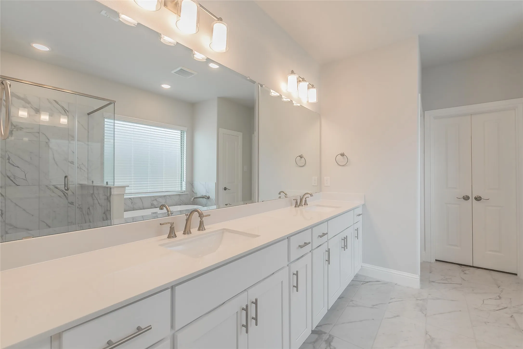 Single Family Residence For Rent in Parker County , 232 Gardenia Drive, Azle, Texas 76020, 4 Bedroom, 3 Bathroom, 2 Garage spaces, 2,029 Sqft, built in 2023, mls#21284778, Real Estate Agent in Azle, Homes For Rent in Parker county, Homes For Rent in Azle, Realtor in Azle Texas, Real Estate Brokerage Independent Realty Texas, Luminita Cordes Realtor