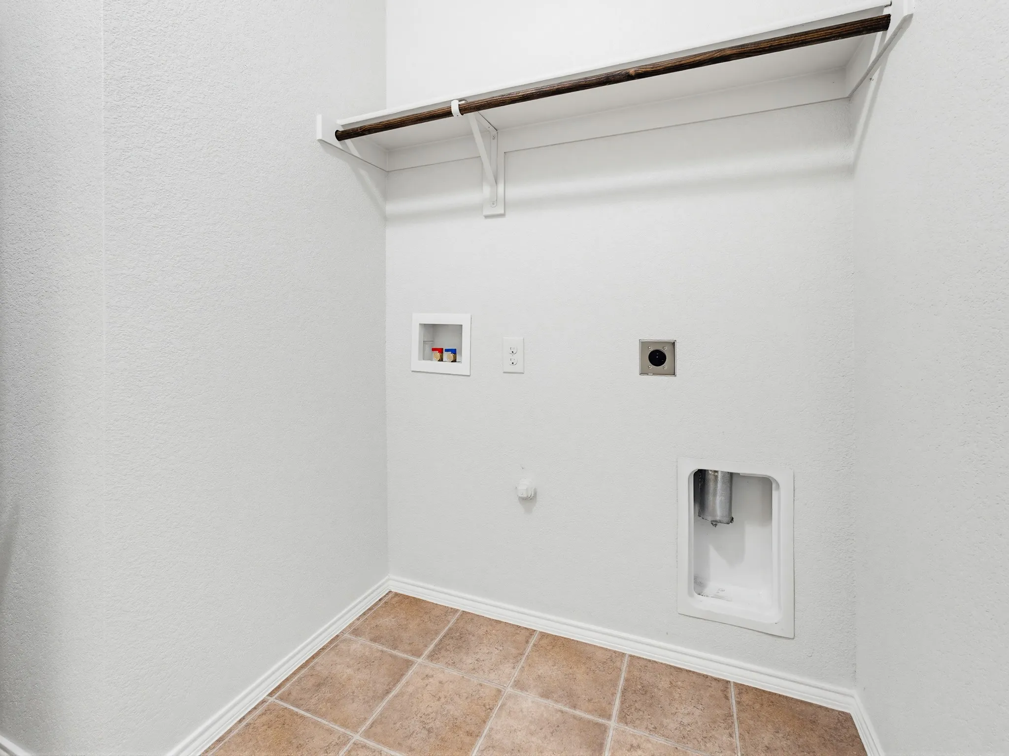 Single Family Residence For Sale in Tarrant County , 4221 Aldridge Lane, Fort Worth, Texas 76036, 4 Bedroom, 2 Bathroom, 2 Garage spaces, 1,875 Sqft, built in 2016, mls#21284779, Real Estate Agent in Fort Worth, Homes For Sale in Tarrant county, Homes For Sale in Fort Worth, Realtor in Fort Worth Texas, Real Estate Brokerage Independent Realty Texas, Luminita Cordes Realtor