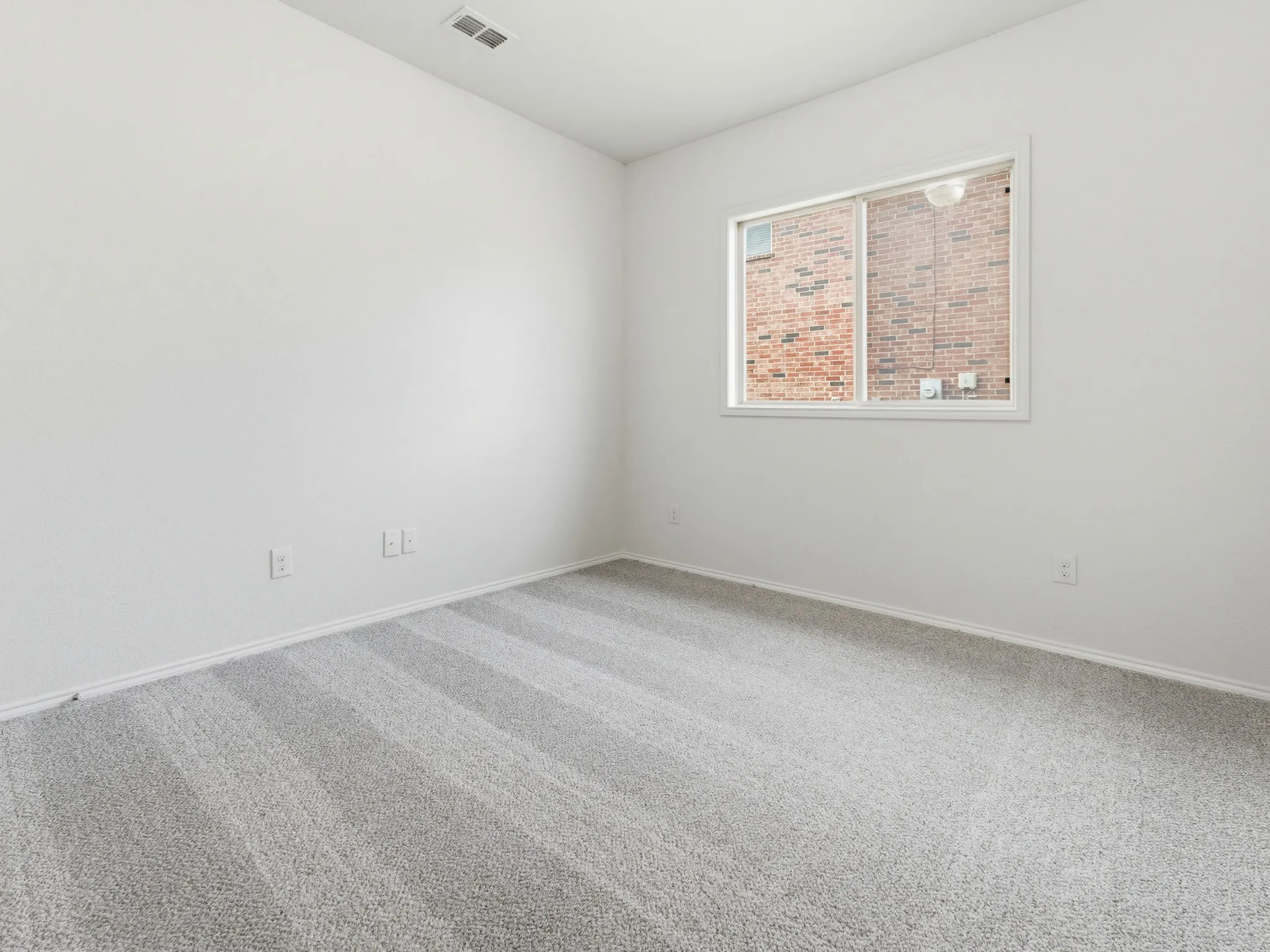 Single Family Residence For Sale in Tarrant County , 4221 Aldridge Lane, Fort Worth, Texas 76036, 4 Bedroom, 2 Bathroom, 2 Garage spaces, 1,875 Sqft, built in 2016, mls#21284779, Real Estate Agent in Fort Worth, Homes For Sale in Tarrant county, Homes For Sale in Fort Worth, Realtor in Fort Worth Texas, Real Estate Brokerage Independent Realty Texas, Luminita Cordes Realtor