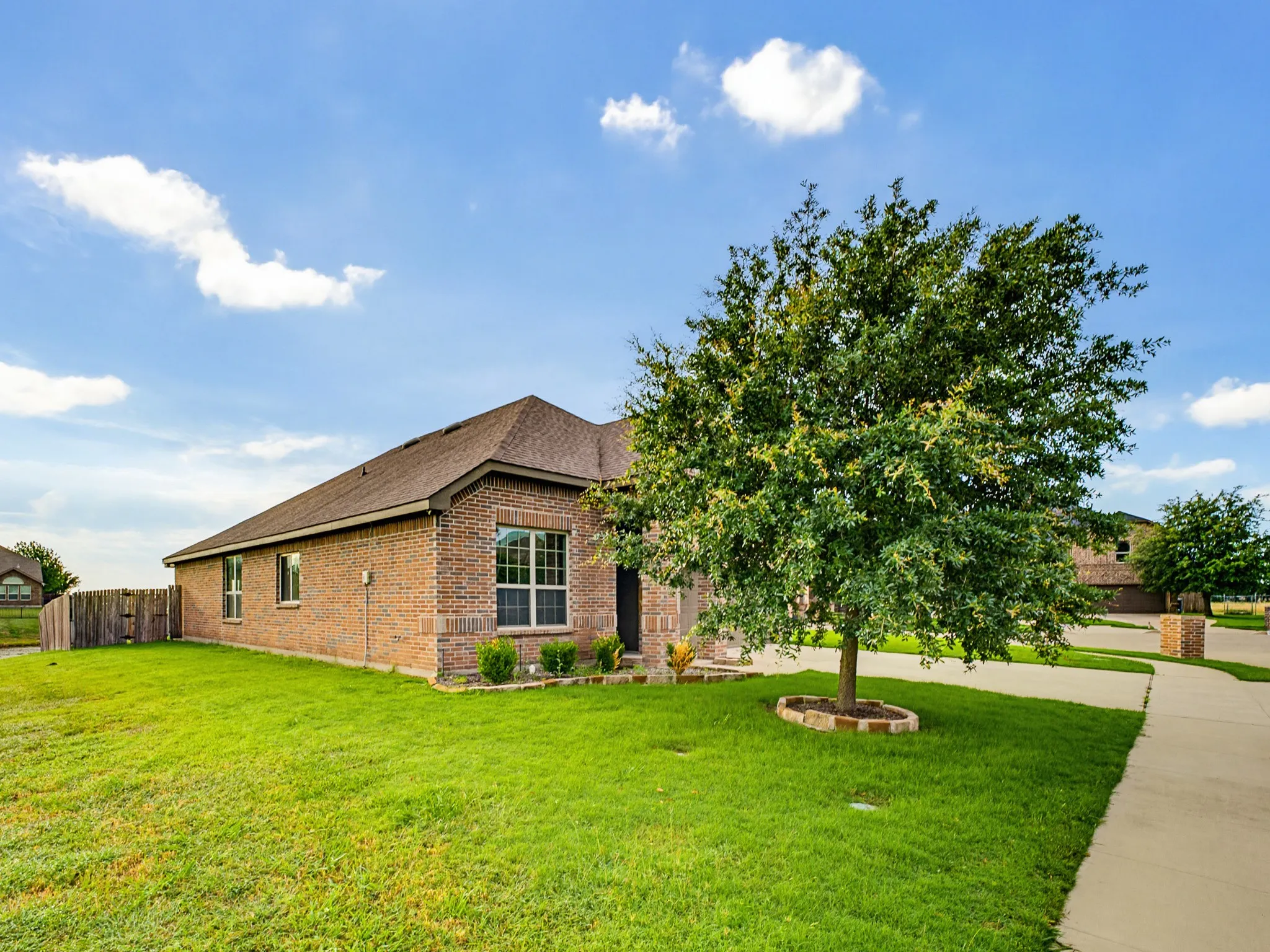 Single Family Residence For Sale in Tarrant County , 4221 Aldridge Lane, Fort Worth, Texas 76036, 4 Bedroom, 2 Bathroom, 2 Garage spaces, 1,875 Sqft, built in 2016, mls#21284779, Real Estate Agent in Fort Worth, Homes For Sale in Tarrant county, Homes For Sale in Fort Worth, Realtor in Fort Worth Texas, Real Estate Brokerage Independent Realty Texas, Luminita Cordes Realtor