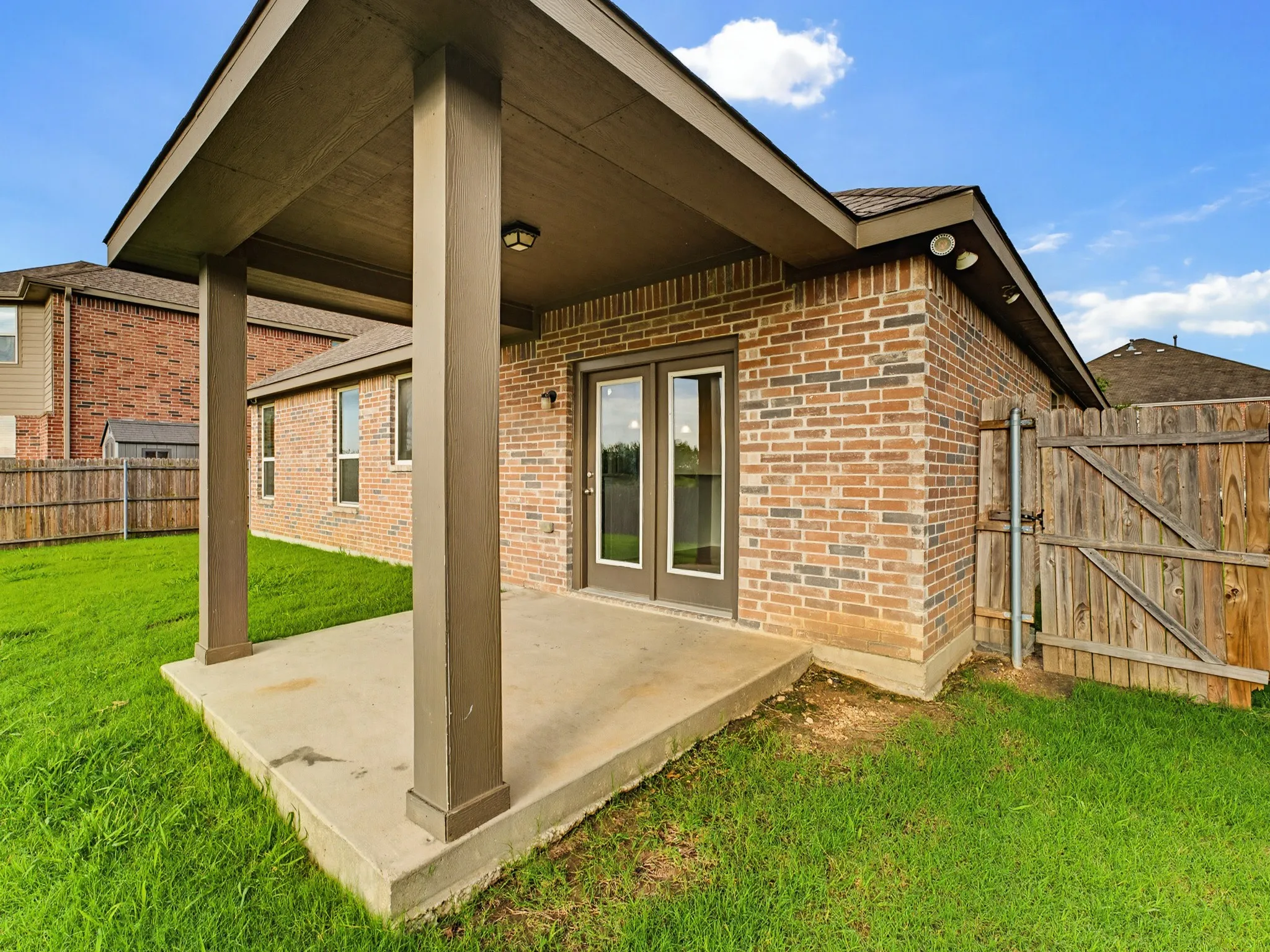 Single Family Residence For Sale in Tarrant County , 4221 Aldridge Lane, Fort Worth, Texas 76036, 4 Bedroom, 2 Bathroom, 2 Garage spaces, 1,875 Sqft, built in 2016, mls#21284779, Real Estate Agent in Fort Worth, Homes For Sale in Tarrant county, Homes For Sale in Fort Worth, Realtor in Fort Worth Texas, Real Estate Brokerage Independent Realty Texas, Luminita Cordes Realtor