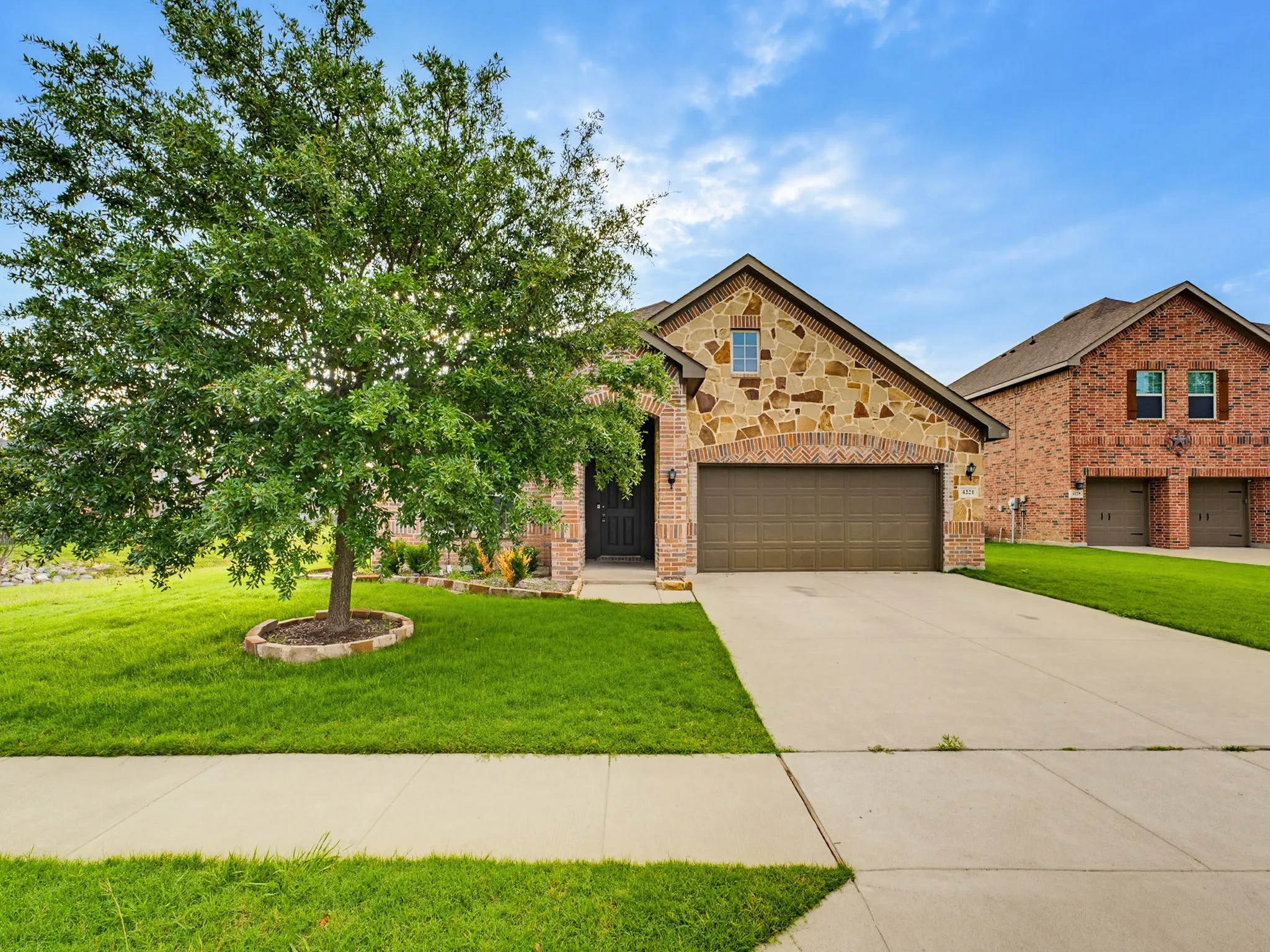 Single Family Residence For Sale in Tarrant County , 4221 Aldridge Lane, Fort Worth, Texas 76036, 4 Bedroom, 2 Bathroom, 2 Garage spaces, 1,875 Sqft, built in 2016, mls#21284779, Real Estate Agent in Fort Worth, Homes For Sale in Tarrant county, Homes For Sale in Fort Worth, Realtor in Fort Worth Texas, Real Estate Brokerage Independent Realty Texas, Luminita Cordes Realtor