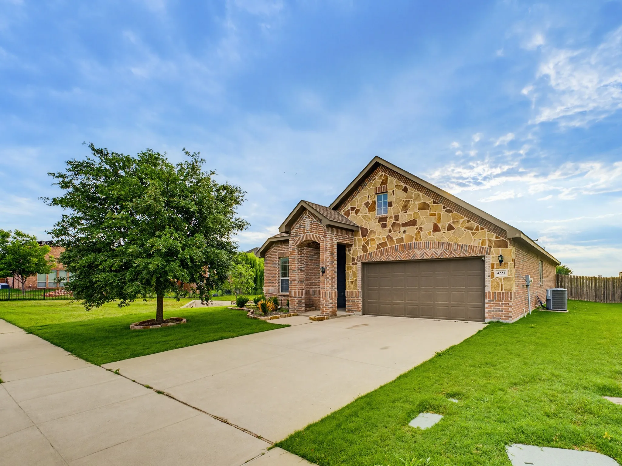 Single Family Residence For Sale in Tarrant County , 4221 Aldridge Lane, Fort Worth, Texas 76036, 4 Bedroom, 2 Bathroom, 2 Garage spaces, 1,875 Sqft, built in 2016, mls#21284779, Real Estate Agent in Fort Worth, Homes For Sale in Tarrant county, Homes For Sale in Fort Worth, Realtor in Fort Worth Texas, Real Estate Brokerage Independent Realty Texas, Luminita Cordes Realtor