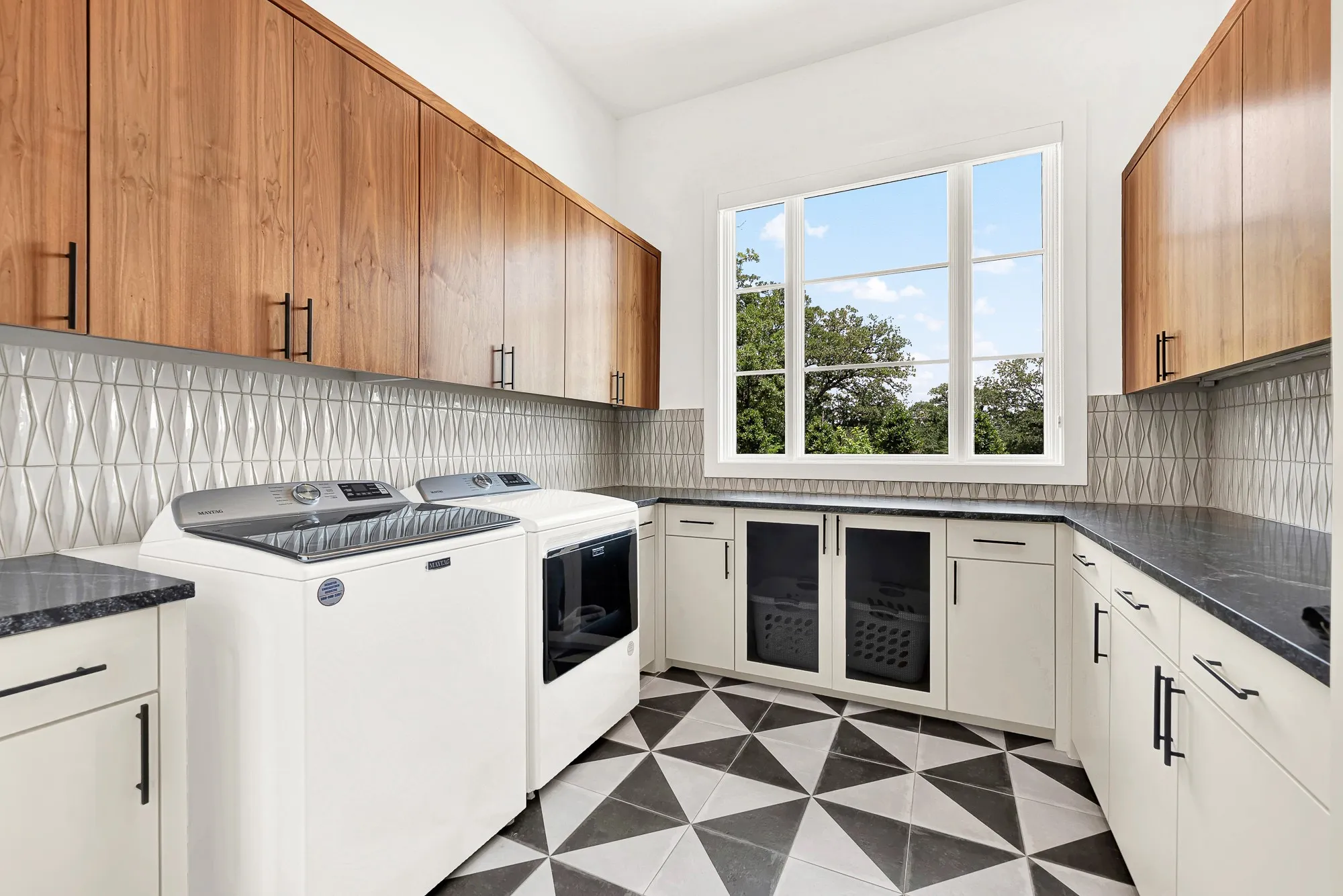 Single Family Residence For Sale in Tarrant County , 2500 Park Grove Loop, Southlake, Texas 76092, 4 Bedrooms, 7 Bathrooms, 3 Garage spaces, 5,607 Sqft, built in 2021, Price $3,400,000, mls#21279713, Real Estate Agent in Southlake, Homes For Sale in Tarrant county, Homes For Sale in Southlake, Realtor in Southlake Texas, Real Estate Brokerage Independent Realty Texas, Luminita Cordes Realtor