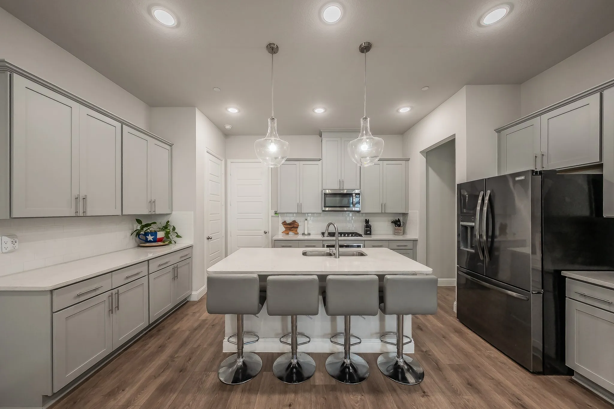 Townhouse For Sale in Dallas County , 12933 Couture Drive, Farmers Branch, Texas 75234, 3 Bedroom, 3 Bathroom, 2 Garage spaces, 1,866 Sqft, built in 2022, mls#21283828, Real Estate Agent in Farmers Branch, Homes For Sale in Dallas county, Homes For Sale in Farmers Branch, Realtor in Farmers Branch Texas, Real Estate Brokerage Independent Realty Texas, Luminita Cordes Realtor