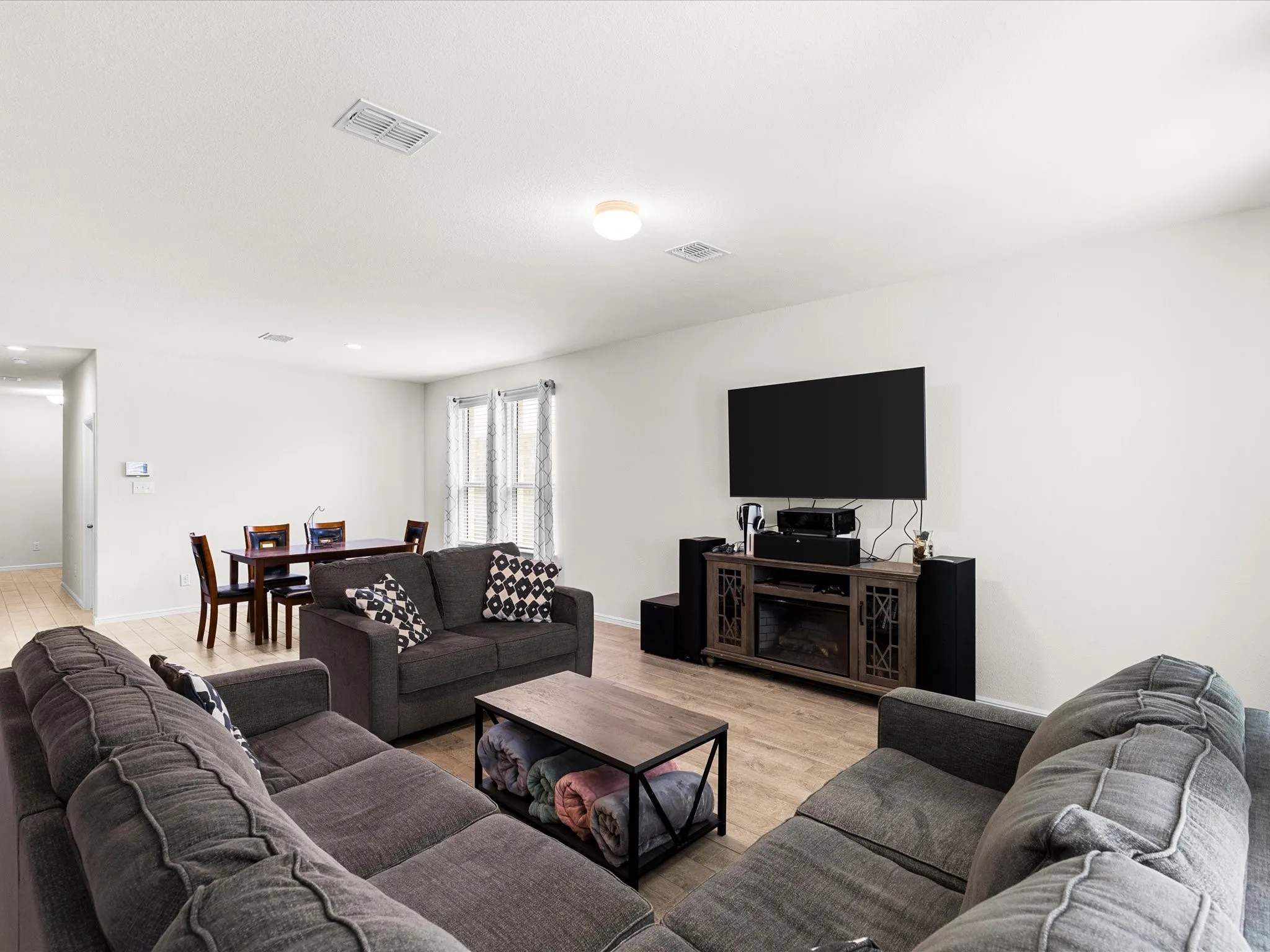 Single Family Residence For Sale in Tarrant County , 6221 Flour Mill Run, Fort Worth, Texas 76179, 5 Bedroom, 2 Bathroom, 2 Garage spaces, 2,113 Sqft, built in 2022, mls#21283523, Real Estate Agent in Fort Worth, Homes For Sale in Tarrant county, Homes For Sale in Fort Worth, Realtor in Fort Worth Texas, Real Estate Brokerage Independent Realty Texas, Luminita Cordes Realtor