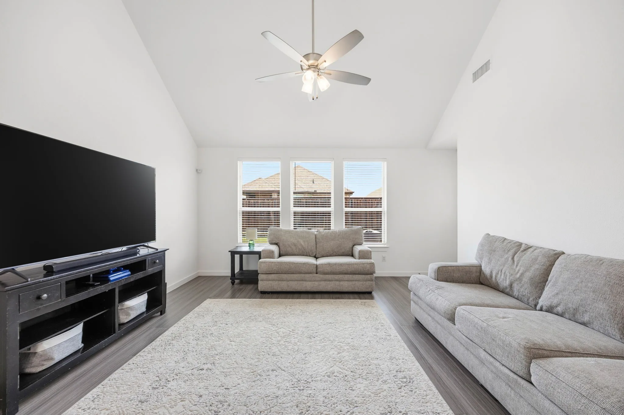Single Family Residence For Sale in Denton County , 1508 Shire Drive, Aubrey, Texas 76227, 4 Bedroom, 3 Bathroom, 2 Garage spaces, 2,372 Sqft, built in 2020, mls#21282456, Real Estate Agent in Aubrey, Homes For Sale in Denton county, Homes For Sale in Aubrey, Realtor in Aubrey Texas, Real Estate Brokerage Independent Realty Texas, Luminita Cordes Realtor