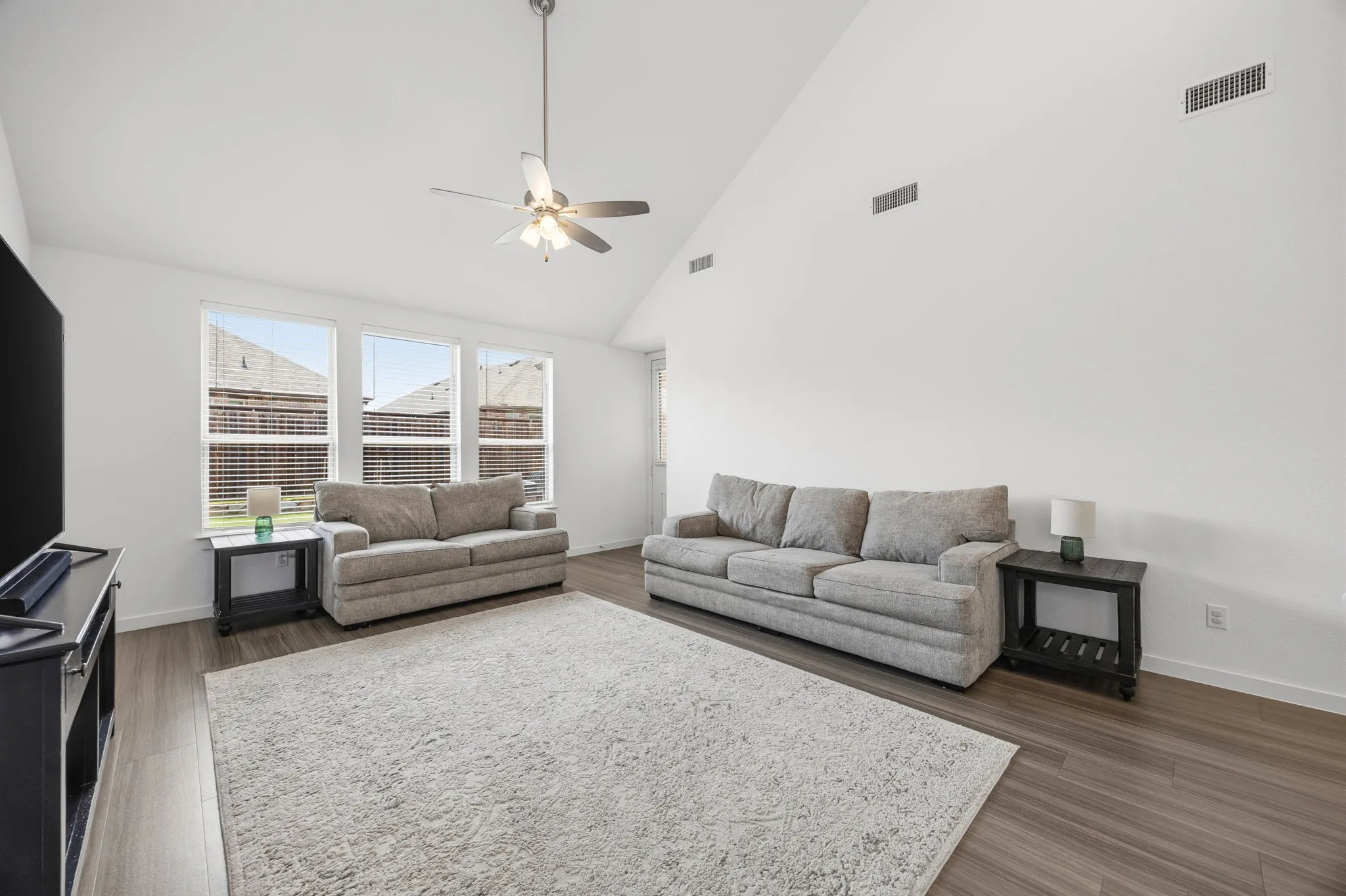 Single Family Residence For Sale in Denton County , 1508 Shire Drive, Aubrey, Texas 76227, 4 Bedroom, 3 Bathroom, 2 Garage spaces, 2,372 Sqft, built in 2020, mls#21282456, Real Estate Agent in Aubrey, Homes For Sale in Denton county, Homes For Sale in Aubrey, Realtor in Aubrey Texas, Real Estate Brokerage Independent Realty Texas, Luminita Cordes Realtor