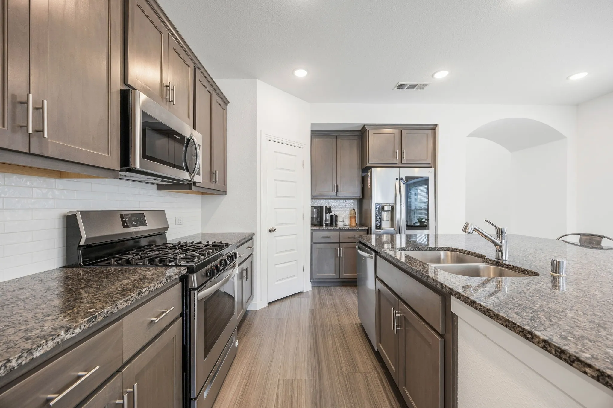 Single Family Residence For Sale in Denton County , 1508 Shire Drive, Aubrey, Texas 76227, 4 Bedroom, 3 Bathroom, 2 Garage spaces, 2,372 Sqft, built in 2020, mls#21282456, Real Estate Agent in Aubrey, Homes For Sale in Denton county, Homes For Sale in Aubrey, Realtor in Aubrey Texas, Real Estate Brokerage Independent Realty Texas, Luminita Cordes Realtor