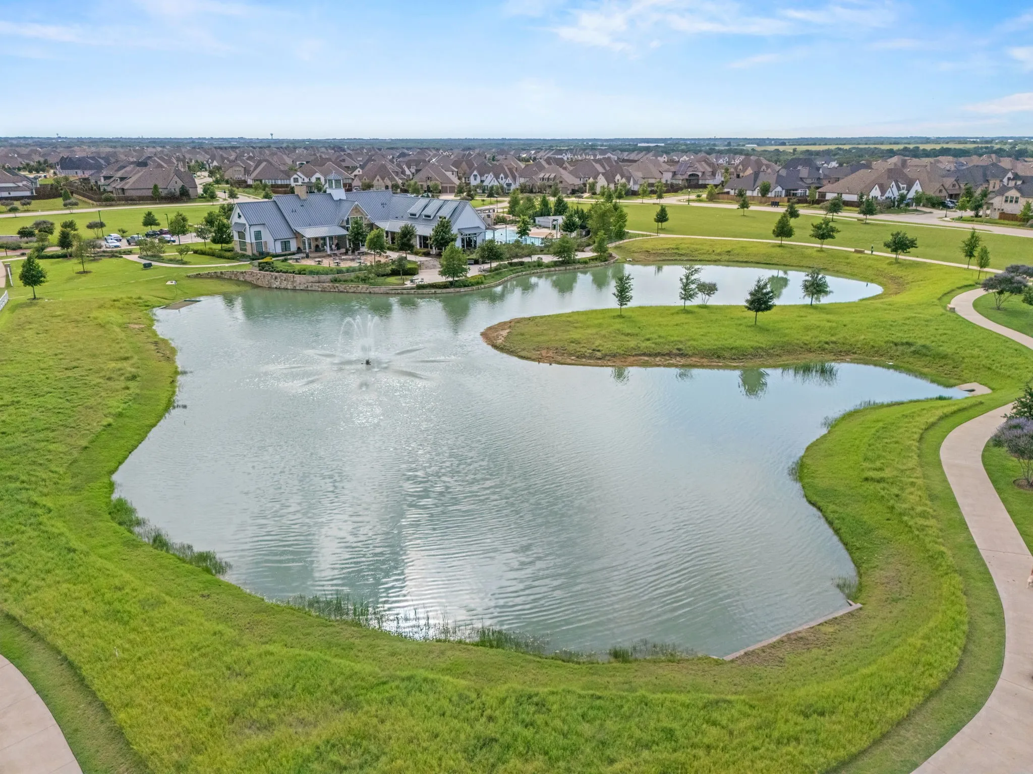 Single Family Residence For Sale in Denton County , 1508 Shire Drive, Aubrey, Texas 76227, 4 Bedroom, 3 Bathroom, 2 Garage spaces, 2,372 Sqft, built in 2020, mls#21282456, Real Estate Agent in Aubrey, Homes For Sale in Denton county, Homes For Sale in Aubrey, Realtor in Aubrey Texas, Real Estate Brokerage Independent Realty Texas, Luminita Cordes Realtor