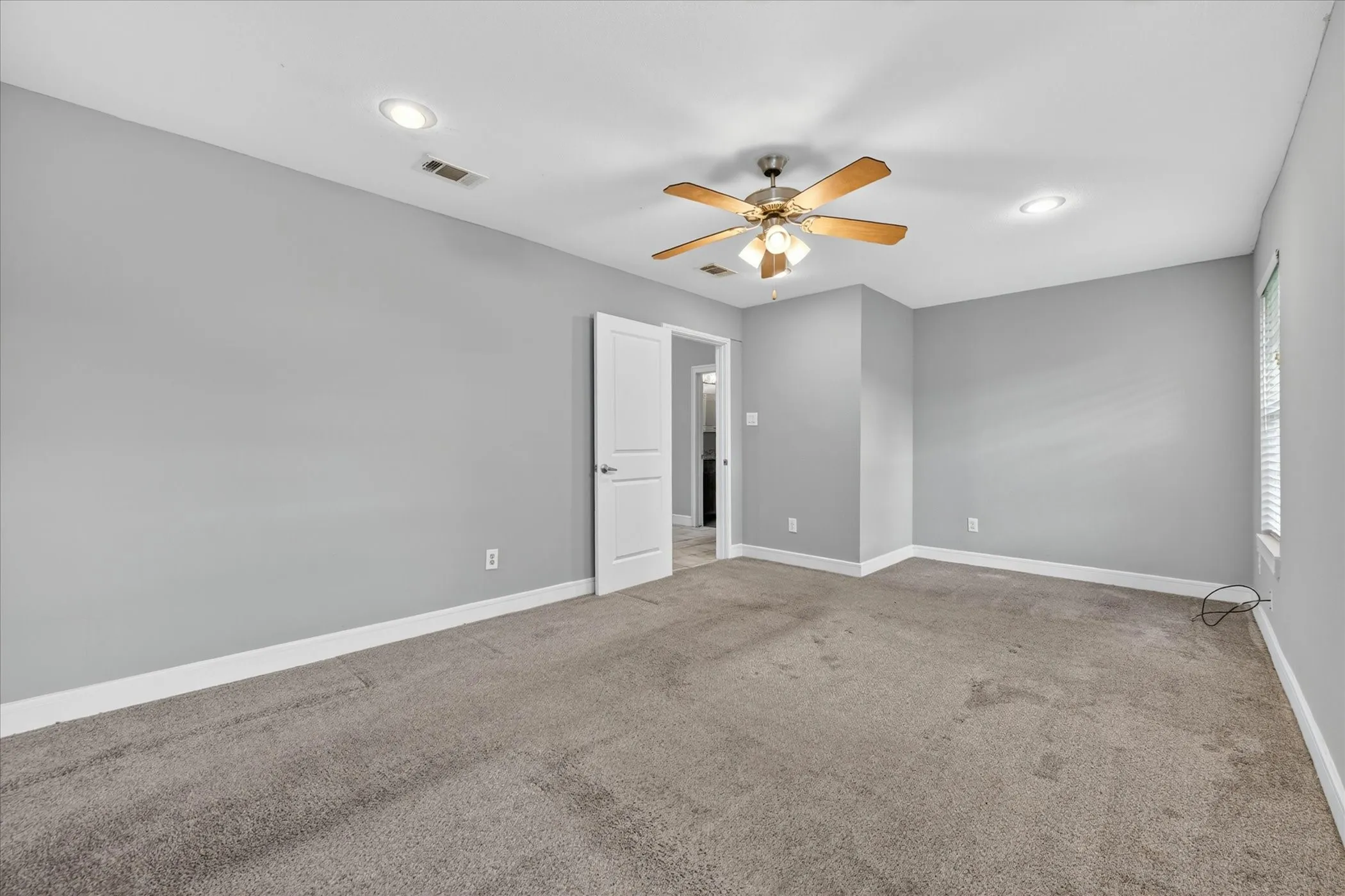 Single Family Residence For Sale in Tarrant County , 1400 Ems Road W, Fort Worth, Texas 76116, 4 Bedroom, 3 Bathroom, 2 Garage spaces, 3,082 Sqft, built in 1967, mls#21281356, Real Estate Agent in Fort Worth, Homes For Sale in Tarrant county, Homes For Sale in Fort Worth, Realtor in Fort Worth Texas, Real Estate Brokerage Independent Realty Texas, Luminita Cordes Realtor