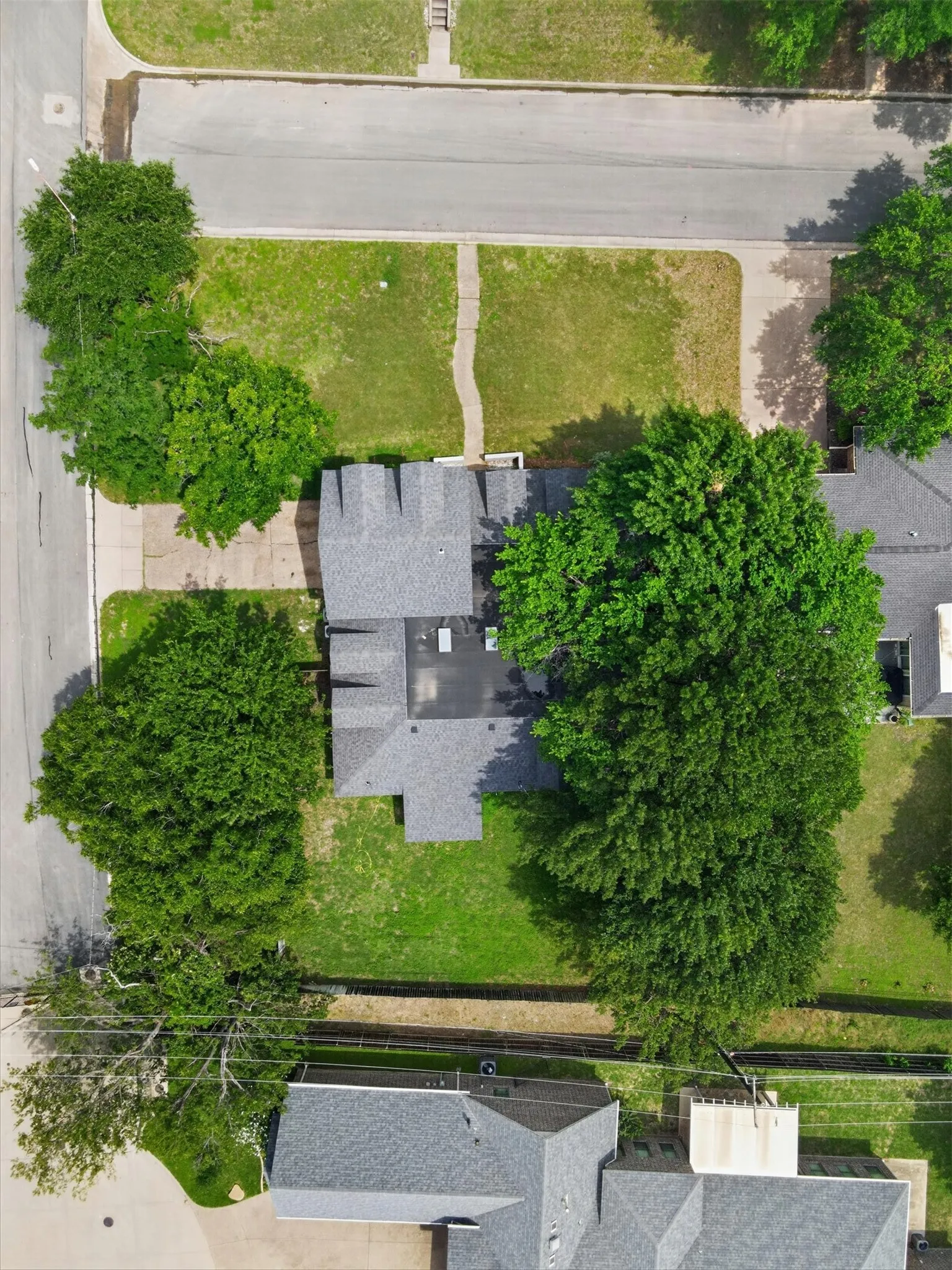 Single Family Residence For Sale in Tarrant County , 1400 Ems Road W, Fort Worth, Texas 76116, 4 Bedroom, 3 Bathroom, 2 Garage spaces, 3,082 Sqft, built in 1967, mls#21281356, Real Estate Agent in Fort Worth, Homes For Sale in Tarrant county, Homes For Sale in Fort Worth, Realtor in Fort Worth Texas, Real Estate Brokerage Independent Realty Texas, Luminita Cordes Realtor