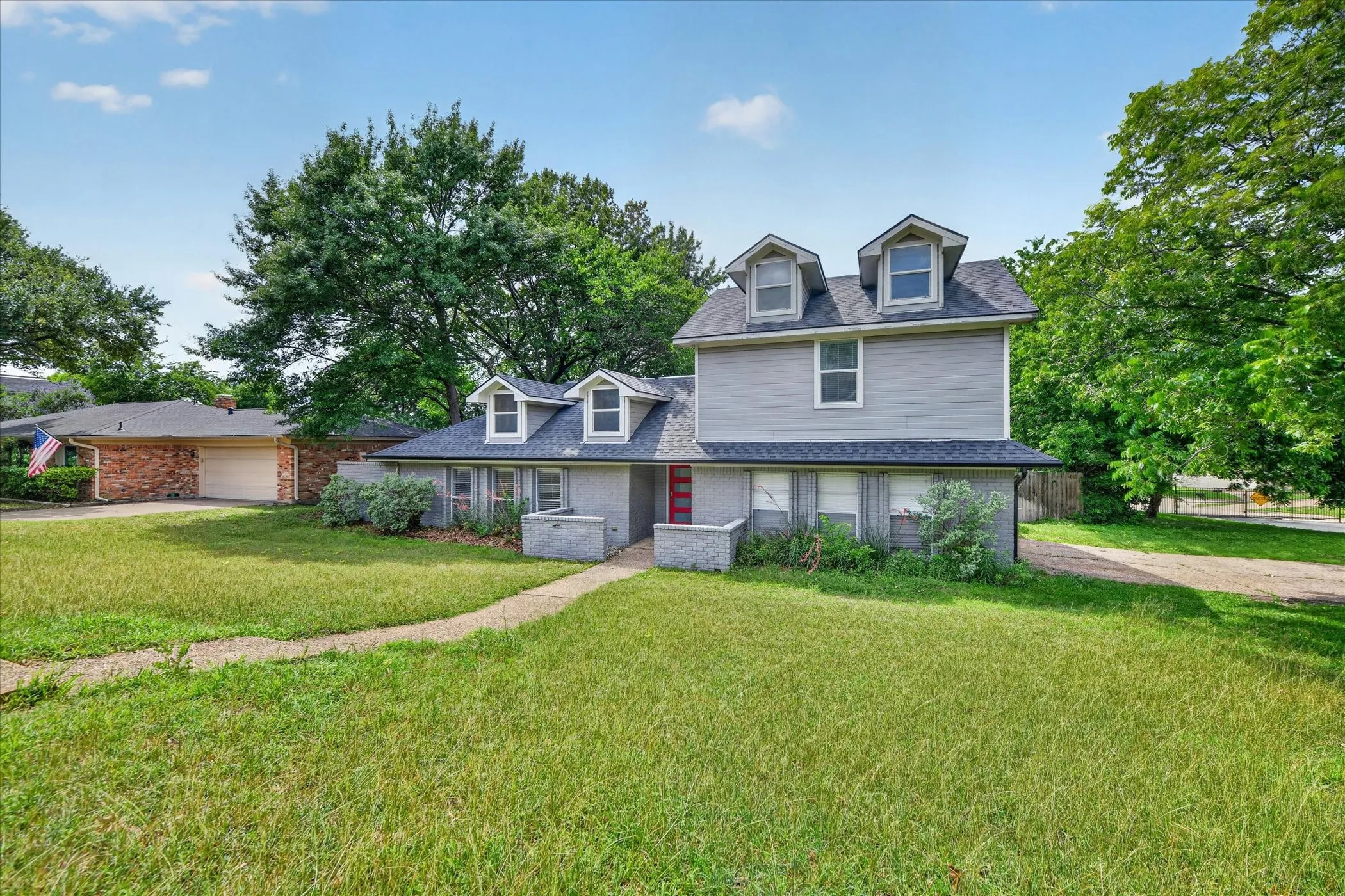 Single Family Residence For Sale in Tarrant County , 1400 Ems Road W, Fort Worth, Texas 76116, 4 Bedroom, 3 Bathroom, 2 Garage spaces, 3,082 Sqft, built in 1967, mls#21281356, Real Estate Agent in Fort Worth, Homes For Sale in Tarrant county, Homes For Sale in Fort Worth, Realtor in Fort Worth Texas, Real Estate Brokerage Independent Realty Texas, Luminita Cordes Realtor