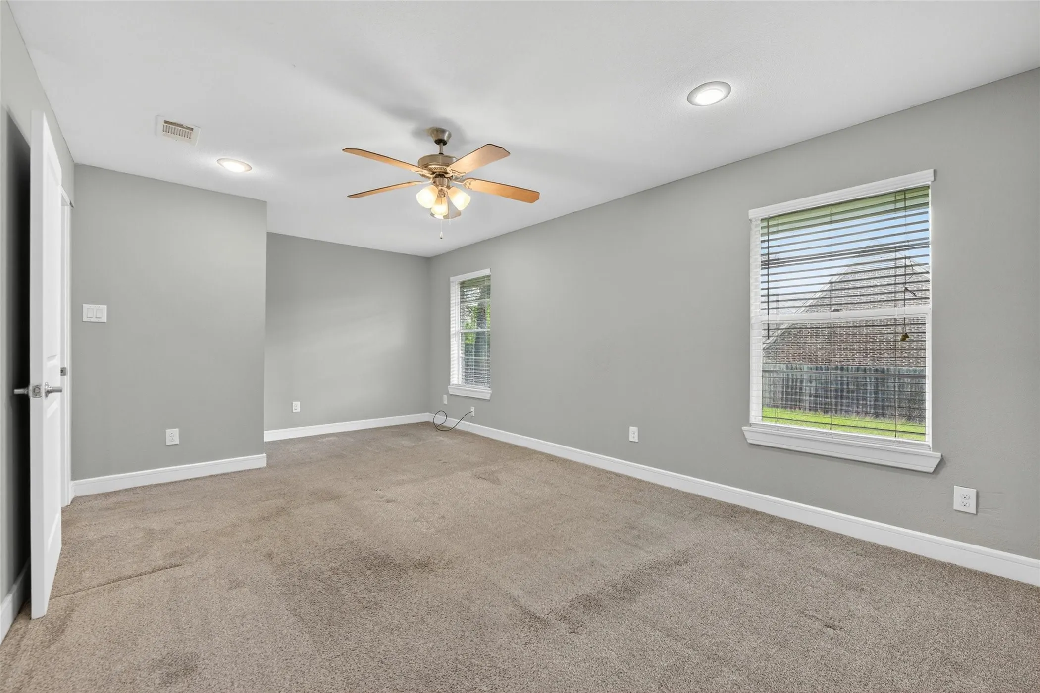 Single Family Residence For Sale in Tarrant County , 1400 Ems Road W, Fort Worth, Texas 76116, 4 Bedroom, 3 Bathroom, 2 Garage spaces, 3,082 Sqft, built in 1967, mls#21281356, Real Estate Agent in Fort Worth, Homes For Sale in Tarrant county, Homes For Sale in Fort Worth, Realtor in Fort Worth Texas, Real Estate Brokerage Independent Realty Texas, Luminita Cordes Realtor