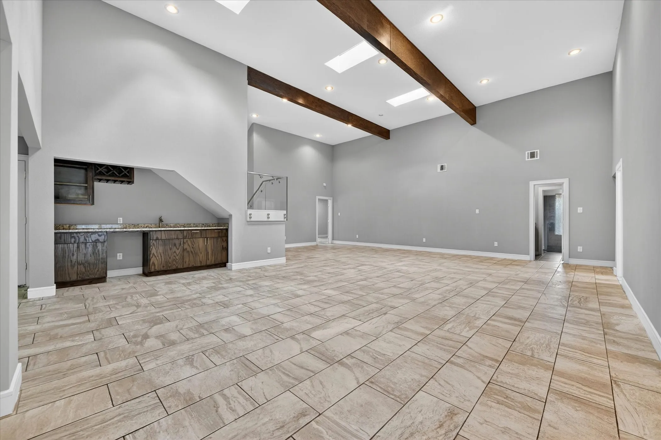 Single Family Residence For Sale in Tarrant County , 1400 Ems Road W, Fort Worth, Texas 76116, 4 Bedroom, 3 Bathroom, 2 Garage spaces, 3,082 Sqft, built in 1967, mls#21281356, Real Estate Agent in Fort Worth, Homes For Sale in Tarrant county, Homes For Sale in Fort Worth, Realtor in Fort Worth Texas, Real Estate Brokerage Independent Realty Texas, Luminita Cordes Realtor