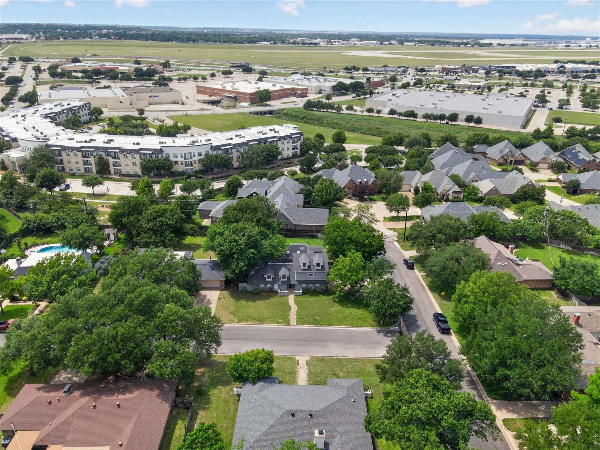 Single Family Residence For Sale in Tarrant County , 1400 Ems Road W, Fort Worth, Texas 76116, 4 Bedroom, 3 Bathroom, 2 Garage spaces, 3,082 Sqft, built in 1967, mls#21281356, Real Estate Agent in Fort Worth, Homes For Sale in Tarrant county, Homes For Sale in Fort Worth, Realtor in Fort Worth Texas, Real Estate Brokerage Independent Realty Texas, Luminita Cordes Realtor