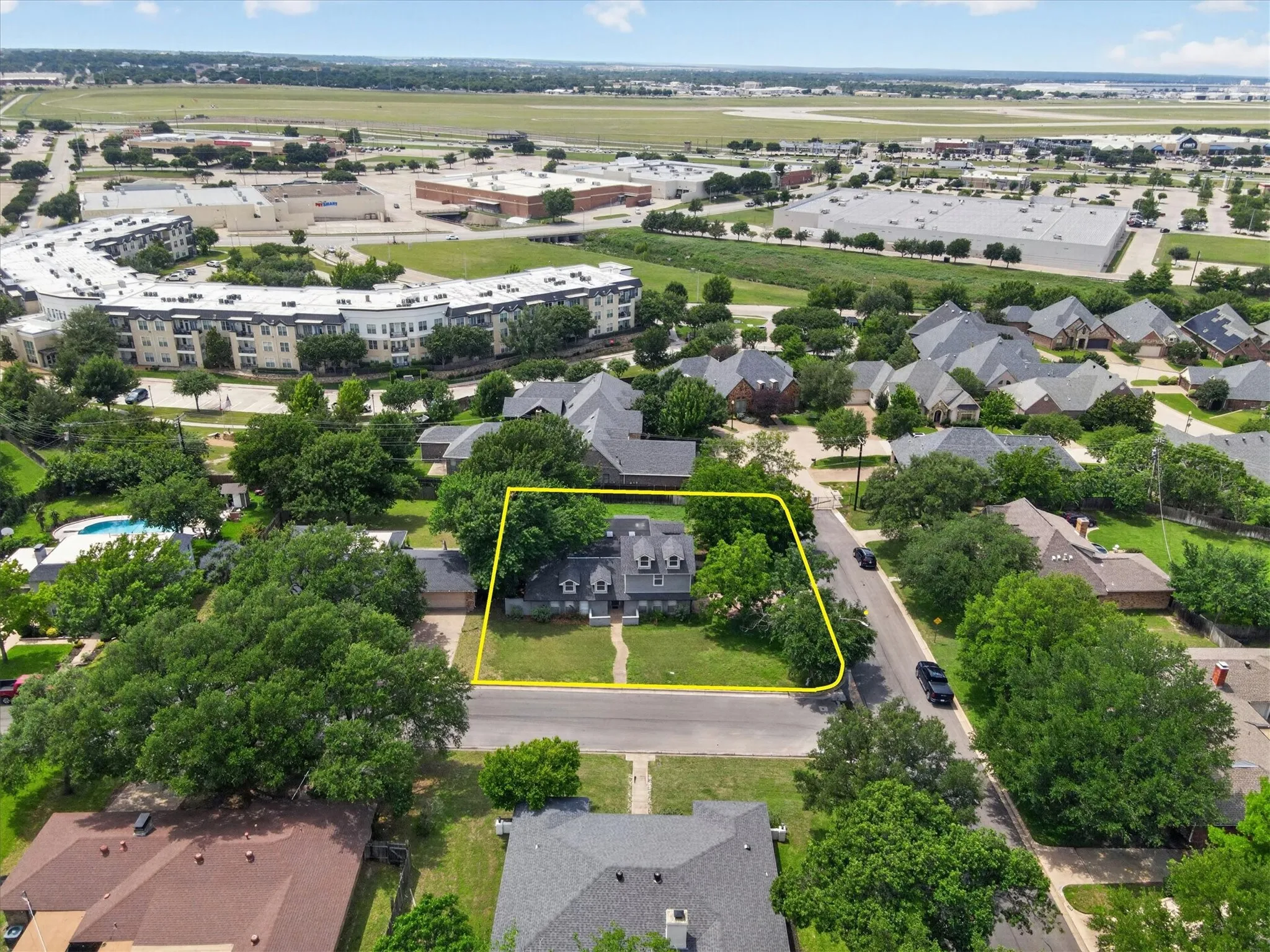 Single Family Residence For Sale in Tarrant County , 1400 Ems Road W, Fort Worth, Texas 76116, 4 Bedroom, 3 Bathroom, 2 Garage spaces, 3,082 Sqft, built in 1967, mls#21281356, Real Estate Agent in Fort Worth, Homes For Sale in Tarrant county, Homes For Sale in Fort Worth, Realtor in Fort Worth Texas, Real Estate Brokerage Independent Realty Texas, Luminita Cordes Realtor