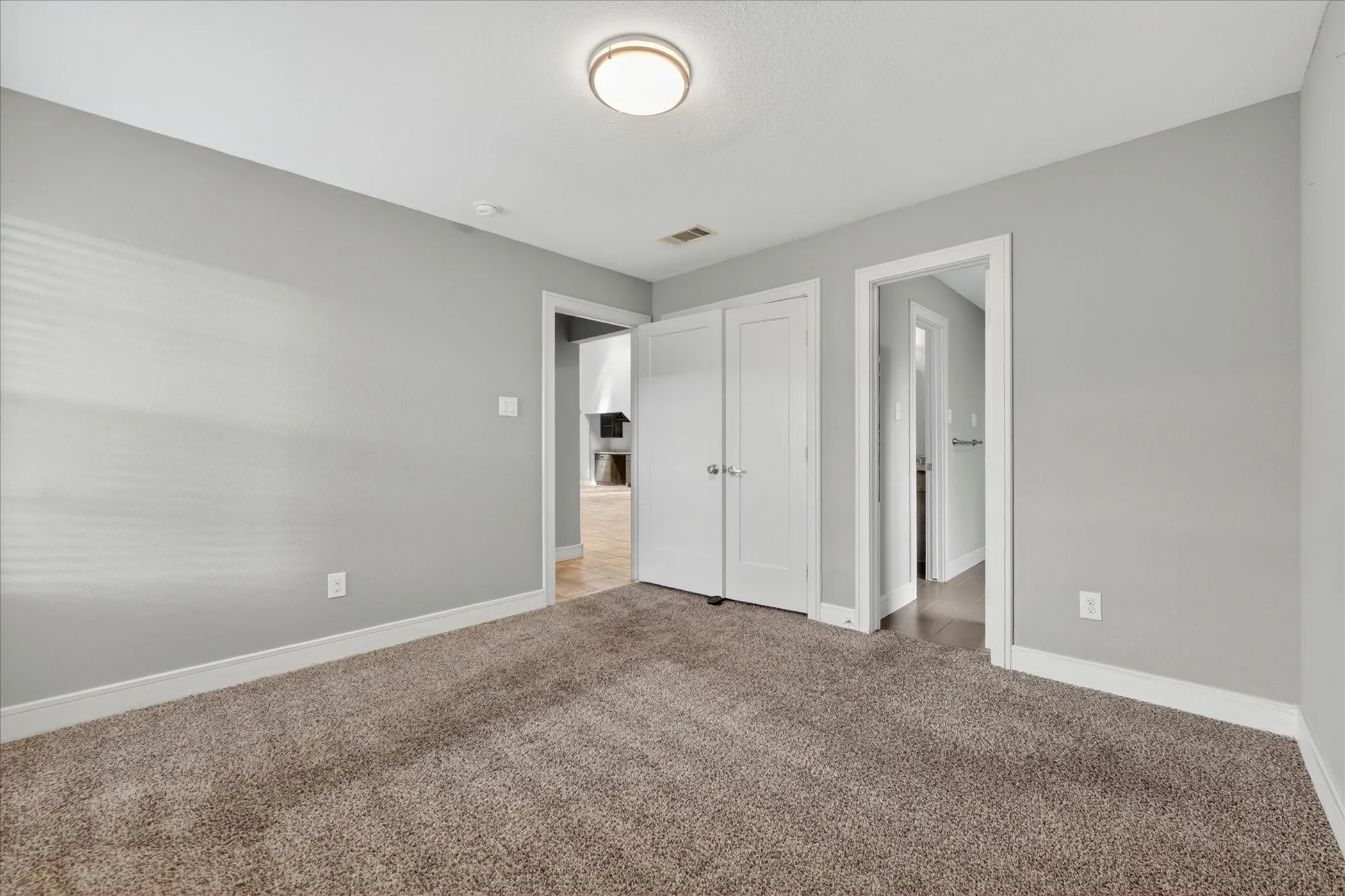 Single Family Residence For Sale in Tarrant County , 1400 Ems Road W, Fort Worth, Texas 76116, 4 Bedroom, 3 Bathroom, 2 Garage spaces, 3,082 Sqft, built in 1967, mls#21281356, Real Estate Agent in Fort Worth, Homes For Sale in Tarrant county, Homes For Sale in Fort Worth, Realtor in Fort Worth Texas, Real Estate Brokerage Independent Realty Texas, Luminita Cordes Realtor