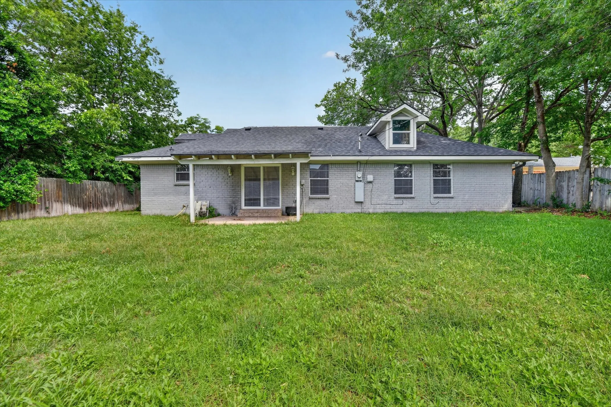Single Family Residence For Sale in Tarrant County , 1400 Ems Road W, Fort Worth, Texas 76116, 4 Bedroom, 3 Bathroom, 2 Garage spaces, 3,082 Sqft, built in 1967, mls#21281356, Real Estate Agent in Fort Worth, Homes For Sale in Tarrant county, Homes For Sale in Fort Worth, Realtor in Fort Worth Texas, Real Estate Brokerage Independent Realty Texas, Luminita Cordes Realtor
