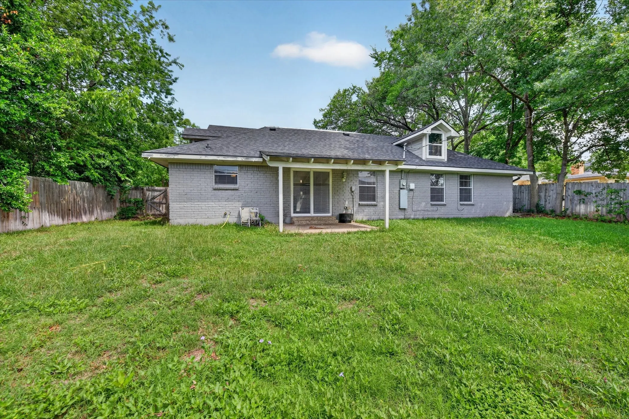 Single Family Residence For Sale in Tarrant County , 1400 Ems Road W, Fort Worth, Texas 76116, 4 Bedroom, 3 Bathroom, 2 Garage spaces, 3,082 Sqft, built in 1967, mls#21281356, Real Estate Agent in Fort Worth, Homes For Sale in Tarrant county, Homes For Sale in Fort Worth, Realtor in Fort Worth Texas, Real Estate Brokerage Independent Realty Texas, Luminita Cordes Realtor
