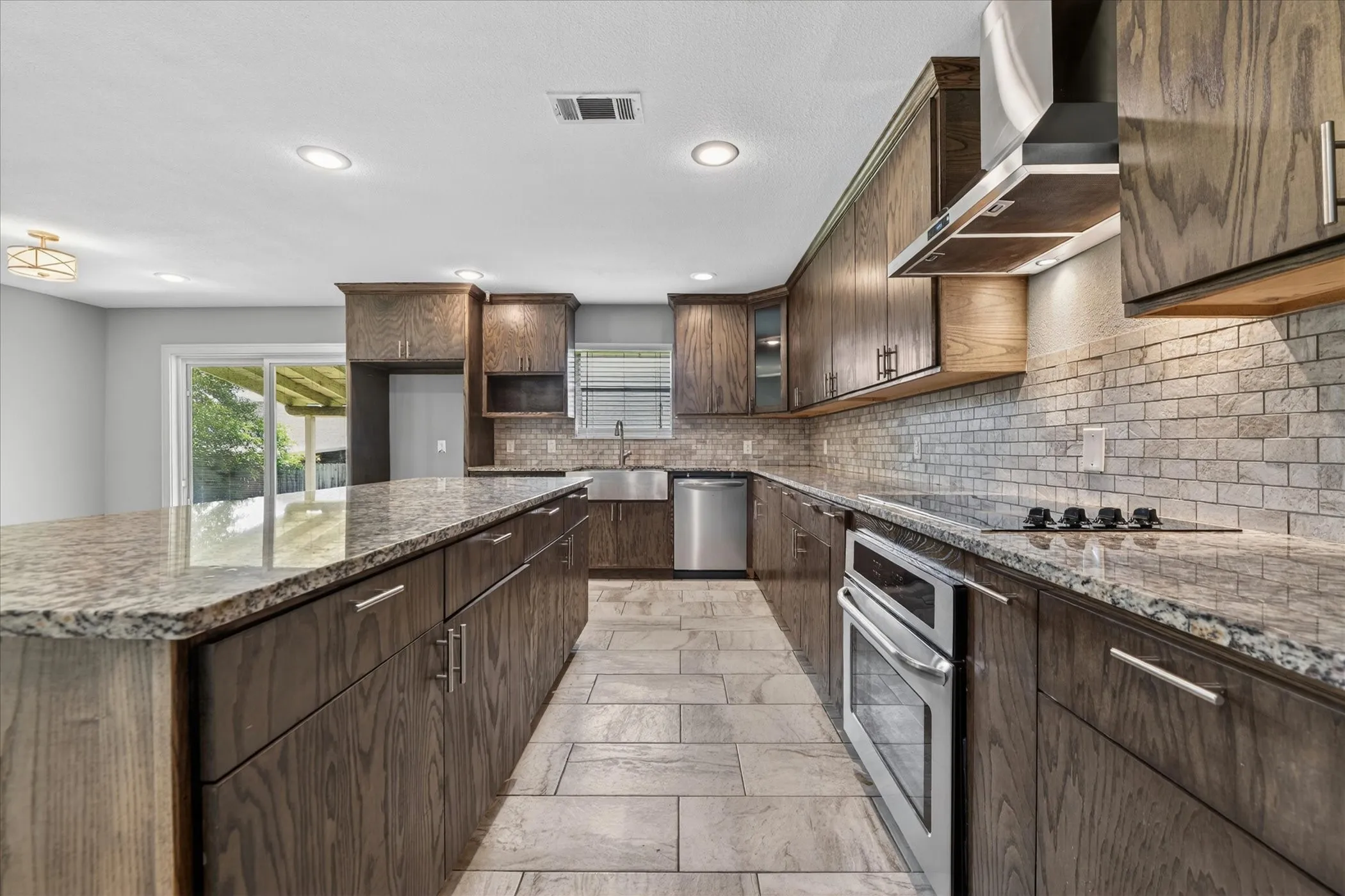 Single Family Residence For Sale in Tarrant County , 1400 Ems Road W, Fort Worth, Texas 76116, 4 Bedroom, 3 Bathroom, 2 Garage spaces, 3,082 Sqft, built in 1967, mls#21281356, Real Estate Agent in Fort Worth, Homes For Sale in Tarrant county, Homes For Sale in Fort Worth, Realtor in Fort Worth Texas, Real Estate Brokerage Independent Realty Texas, Luminita Cordes Realtor