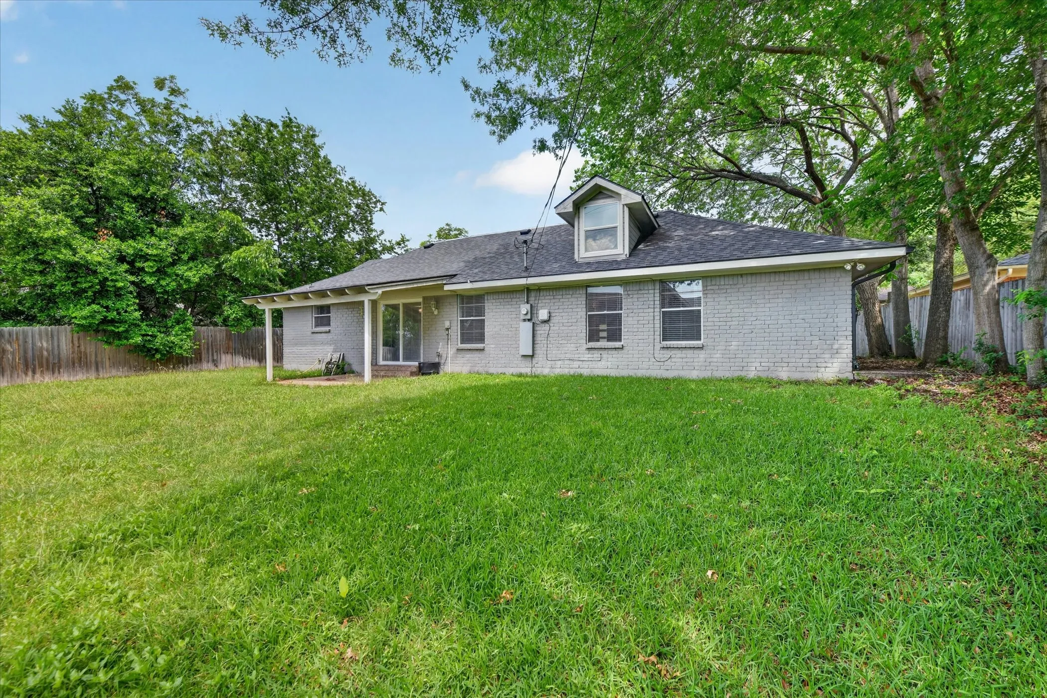 Single Family Residence For Sale in Tarrant County , 1400 Ems Road W, Fort Worth, Texas 76116, 4 Bedroom, 3 Bathroom, 2 Garage spaces, 3,082 Sqft, built in 1967, mls#21281356, Real Estate Agent in Fort Worth, Homes For Sale in Tarrant county, Homes For Sale in Fort Worth, Realtor in Fort Worth Texas, Real Estate Brokerage Independent Realty Texas, Luminita Cordes Realtor