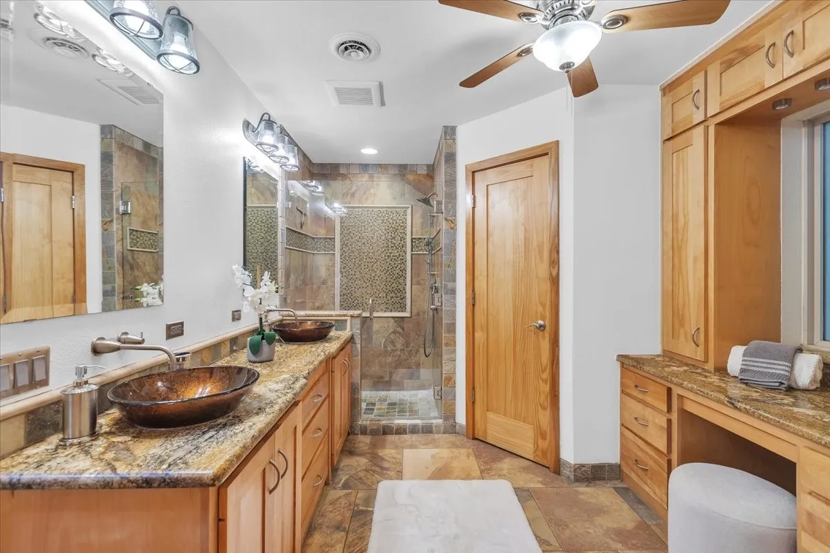 Single Family Residence For Sale in Tarrant County , 1943 Camelot Drive, Grapevine, Texas 76051, 4 Bedroom, 4 Bathroom, 2 Garage spaces, 4,297 Sqft, built in 1979, mls#21283699, Real Estate Agent in Grapevine, Homes For Sale in Tarrant county, Homes For Sale in Grapevine, Realtor in Grapevine Texas, Real Estate Brokerage Independent Realty Texas, Luminita Cordes Realtor