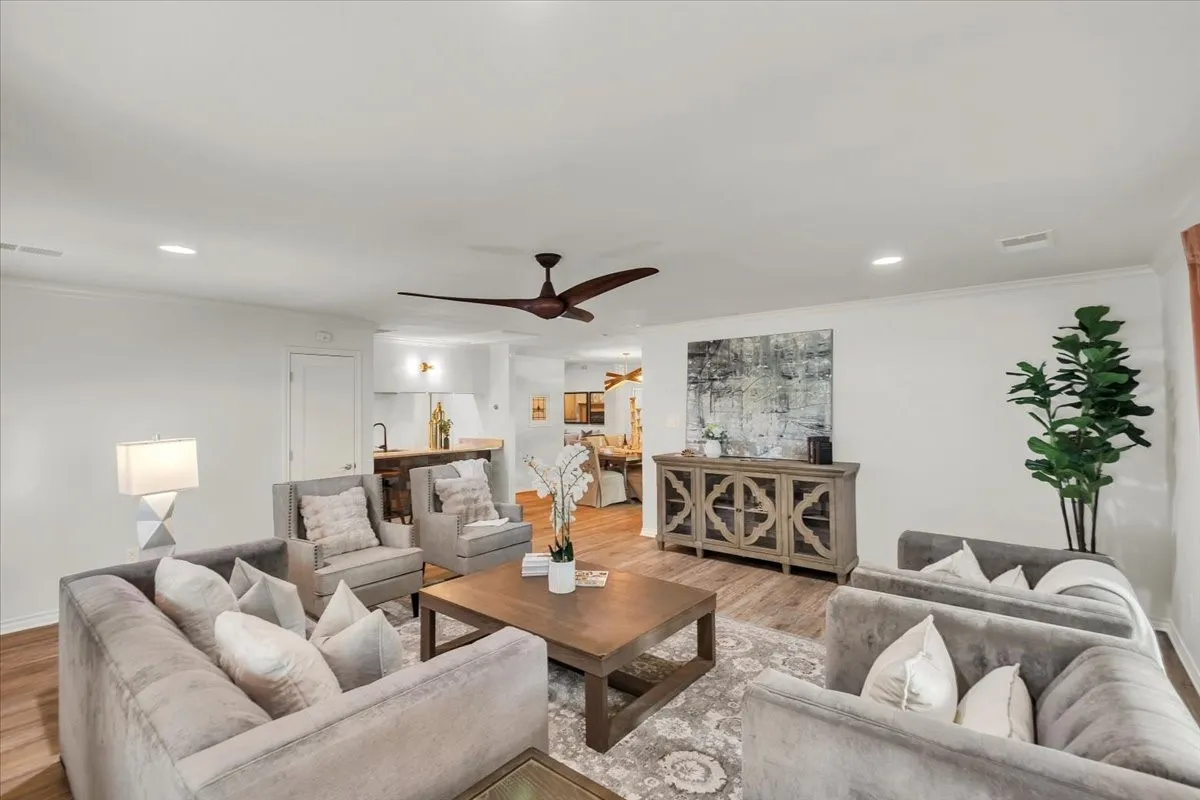 Single Family Residence For Sale in Tarrant County , 1943 Camelot Drive, Grapevine, Texas 76051, 4 Bedroom, 4 Bathroom, 2 Garage spaces, 4,297 Sqft, built in 1979, mls#21283699, Real Estate Agent in Grapevine, Homes For Sale in Tarrant county, Homes For Sale in Grapevine, Realtor in Grapevine Texas, Real Estate Brokerage Independent Realty Texas, Luminita Cordes Realtor