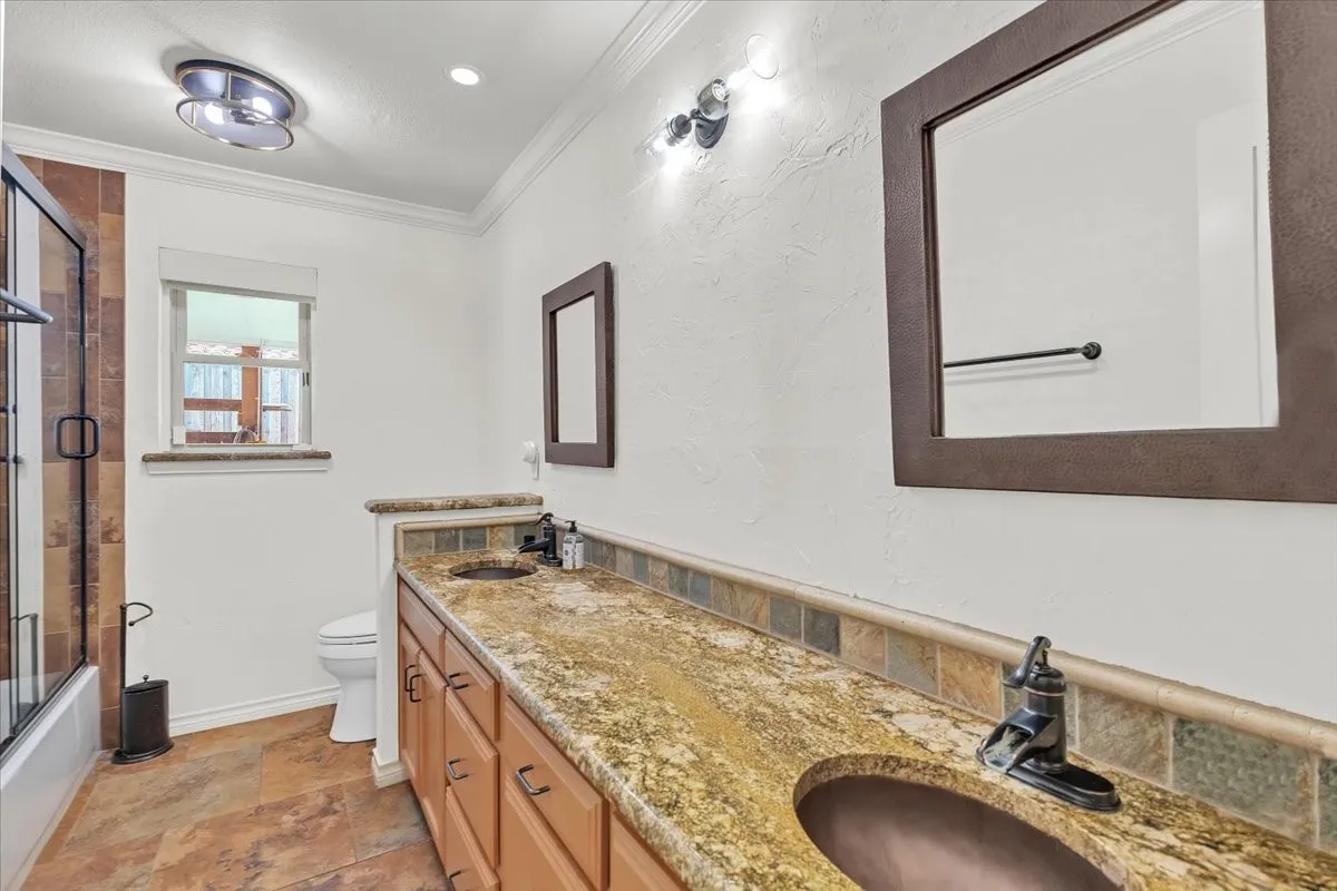 Single Family Residence For Sale in Tarrant County , 1943 Camelot Drive, Grapevine, Texas 76051, 4 Bedroom, 4 Bathroom, 2 Garage spaces, 4,297 Sqft, built in 1979, mls#21283699, Real Estate Agent in Grapevine, Homes For Sale in Tarrant county, Homes For Sale in Grapevine, Realtor in Grapevine Texas, Real Estate Brokerage Independent Realty Texas, Luminita Cordes Realtor