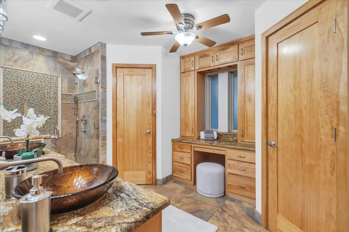 Single Family Residence For Sale in Tarrant County , 1943 Camelot Drive, Grapevine, Texas 76051, 4 Bedroom, 4 Bathroom, 2 Garage spaces, 4,297 Sqft, built in 1979, mls#21283699, Real Estate Agent in Grapevine, Homes For Sale in Tarrant county, Homes For Sale in Grapevine, Realtor in Grapevine Texas, Real Estate Brokerage Independent Realty Texas, Luminita Cordes Realtor