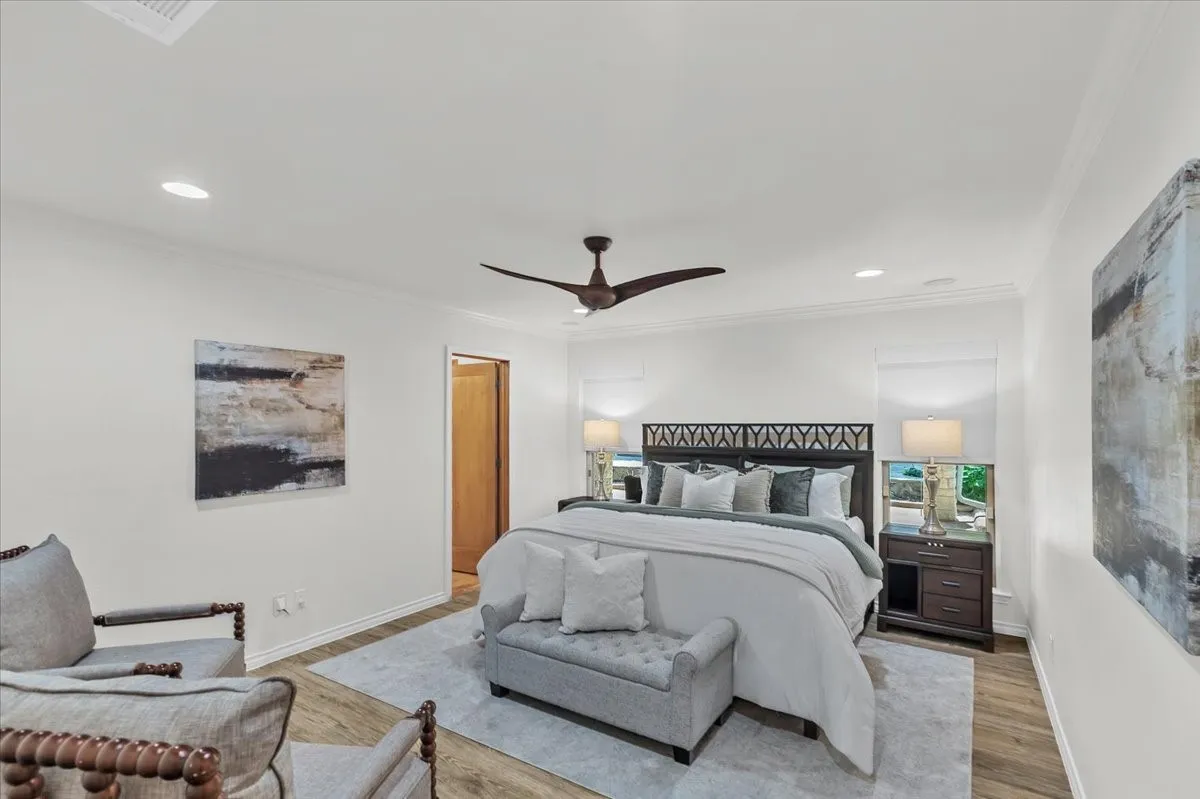 Single Family Residence For Sale in Tarrant County , 1943 Camelot Drive, Grapevine, Texas 76051, 4 Bedroom, 4 Bathroom, 2 Garage spaces, 4,297 Sqft, built in 1979, mls#21283699, Real Estate Agent in Grapevine, Homes For Sale in Tarrant county, Homes For Sale in Grapevine, Realtor in Grapevine Texas, Real Estate Brokerage Independent Realty Texas, Luminita Cordes Realtor