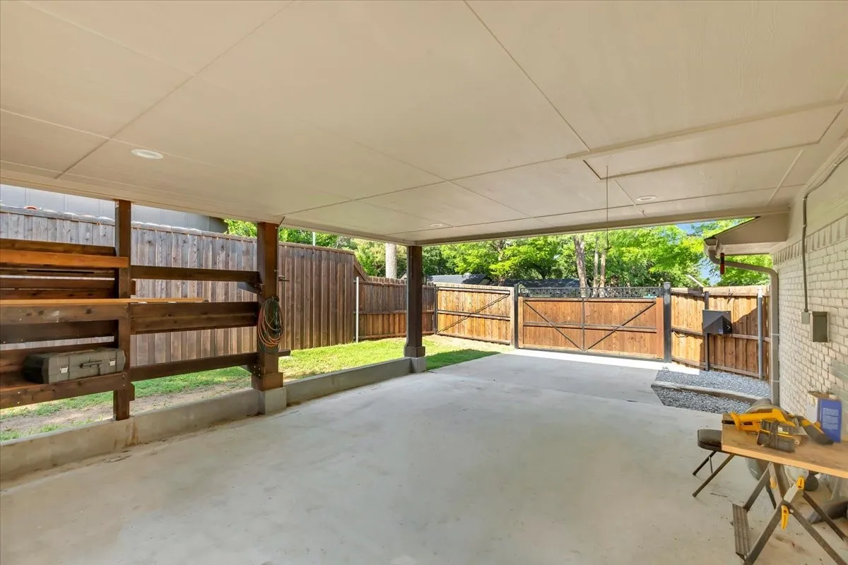 Single Family Residence For Sale in Tarrant County , 1943 Camelot Drive, Grapevine, Texas 76051, 4 Bedroom, 4 Bathroom, 2 Garage spaces, 4,297 Sqft, built in 1979, mls#21283699, Real Estate Agent in Grapevine, Homes For Sale in Tarrant county, Homes For Sale in Grapevine, Realtor in Grapevine Texas, Real Estate Brokerage Independent Realty Texas, Luminita Cordes Realtor
