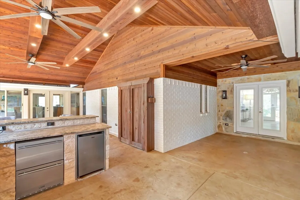Single Family Residence For Sale in Tarrant County , 1943 Camelot Drive, Grapevine, Texas 76051, 4 Bedroom, 4 Bathroom, 2 Garage spaces, 4,297 Sqft, built in 1979, mls#21283699, Real Estate Agent in Grapevine, Homes For Sale in Tarrant county, Homes For Sale in Grapevine, Realtor in Grapevine Texas, Real Estate Brokerage Independent Realty Texas, Luminita Cordes Realtor